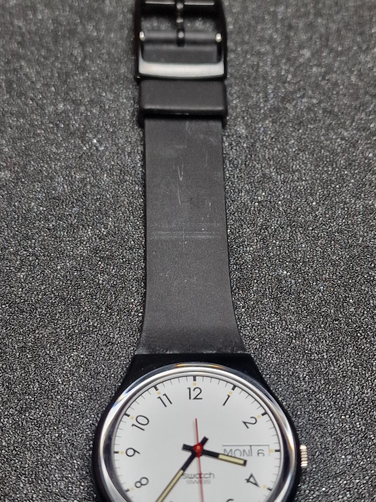 🕰️ Swatch GB709 “Classic Two” (1987) – Timeless Minimalism