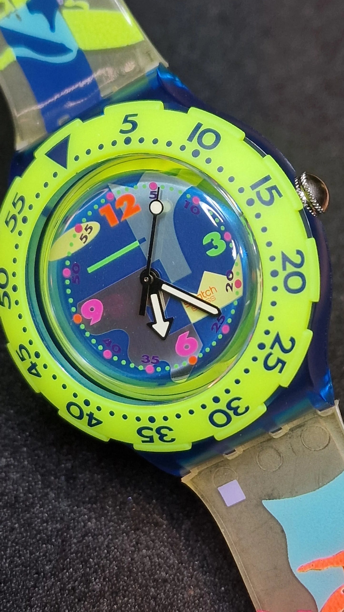 Swatch Scuba “Over the Wave” – SDN105 (1993) – Full Set 🌊🟩🟦