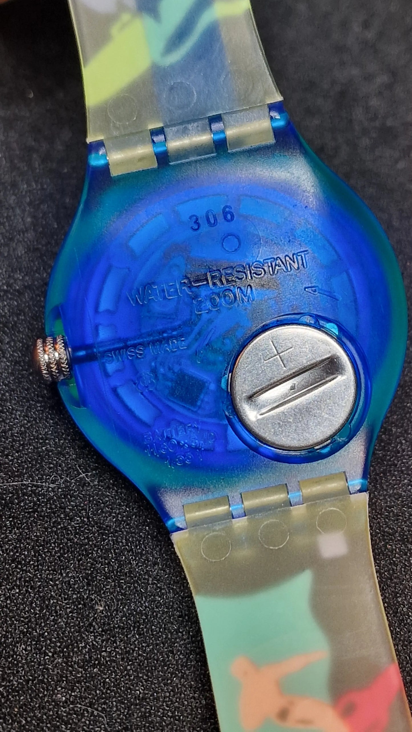 Swatch Scuba “Over the Wave” – SDN105 (1993) – Full Set 🌊🟩🟦