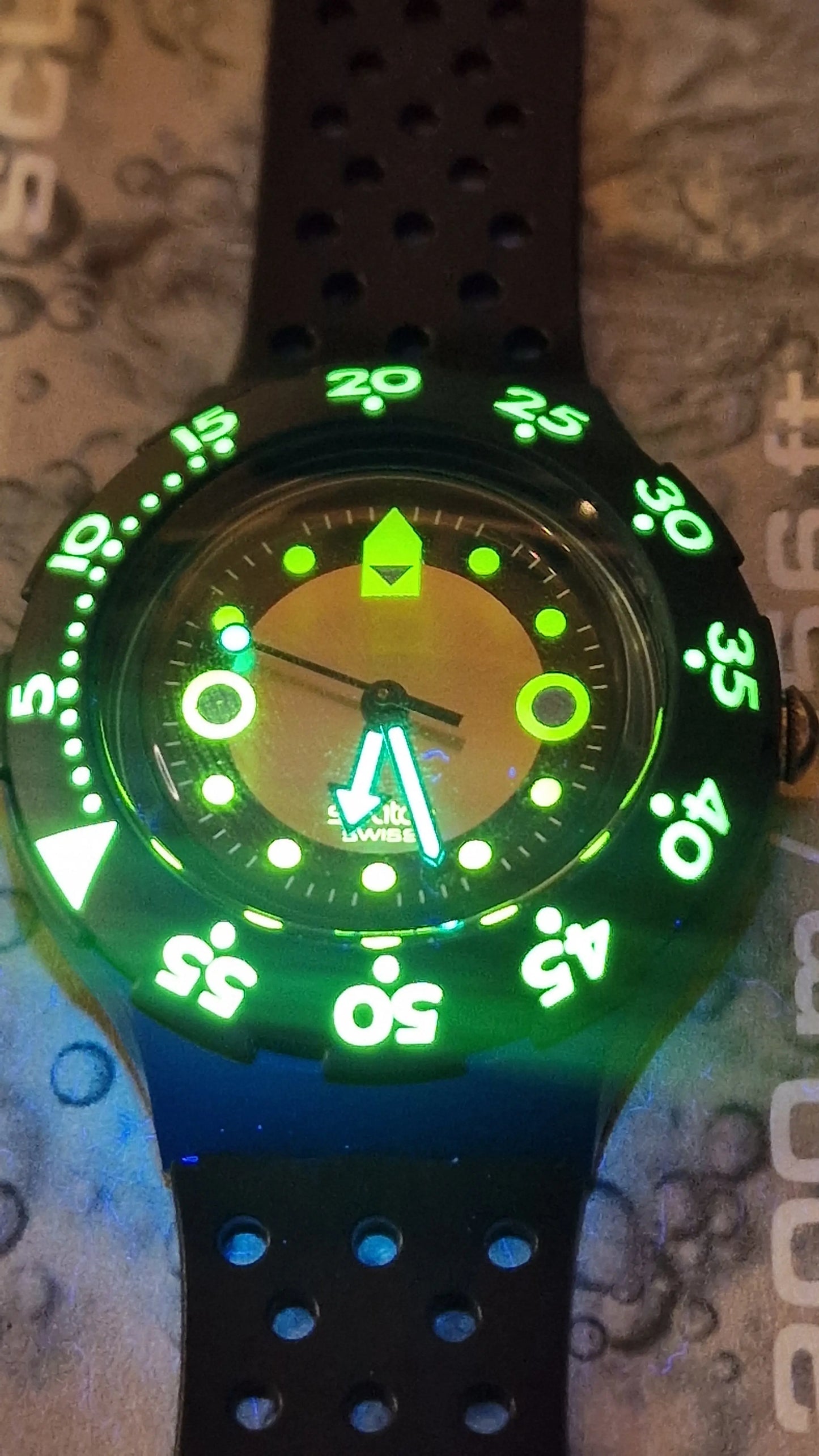 🖤 Swatch Scuba 200 – SDB102 “Black Wave” (1991)