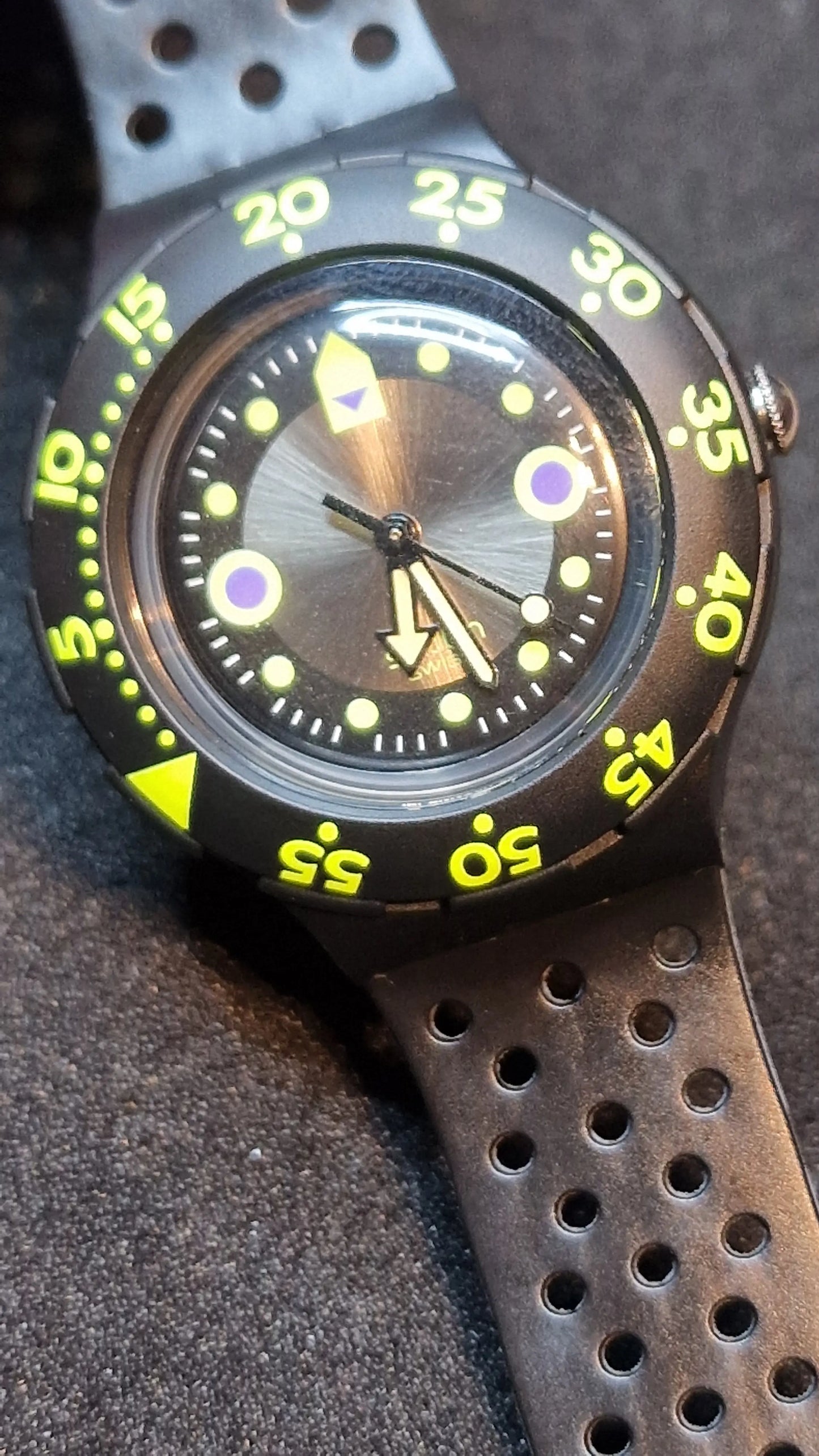 🖤 Swatch Scuba 200 – SDB102 “Black Wave” (1991)