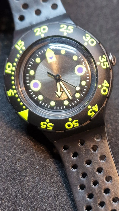 🖤 Swatch Scuba 200 – SDB102 “Black Wave” (1991)