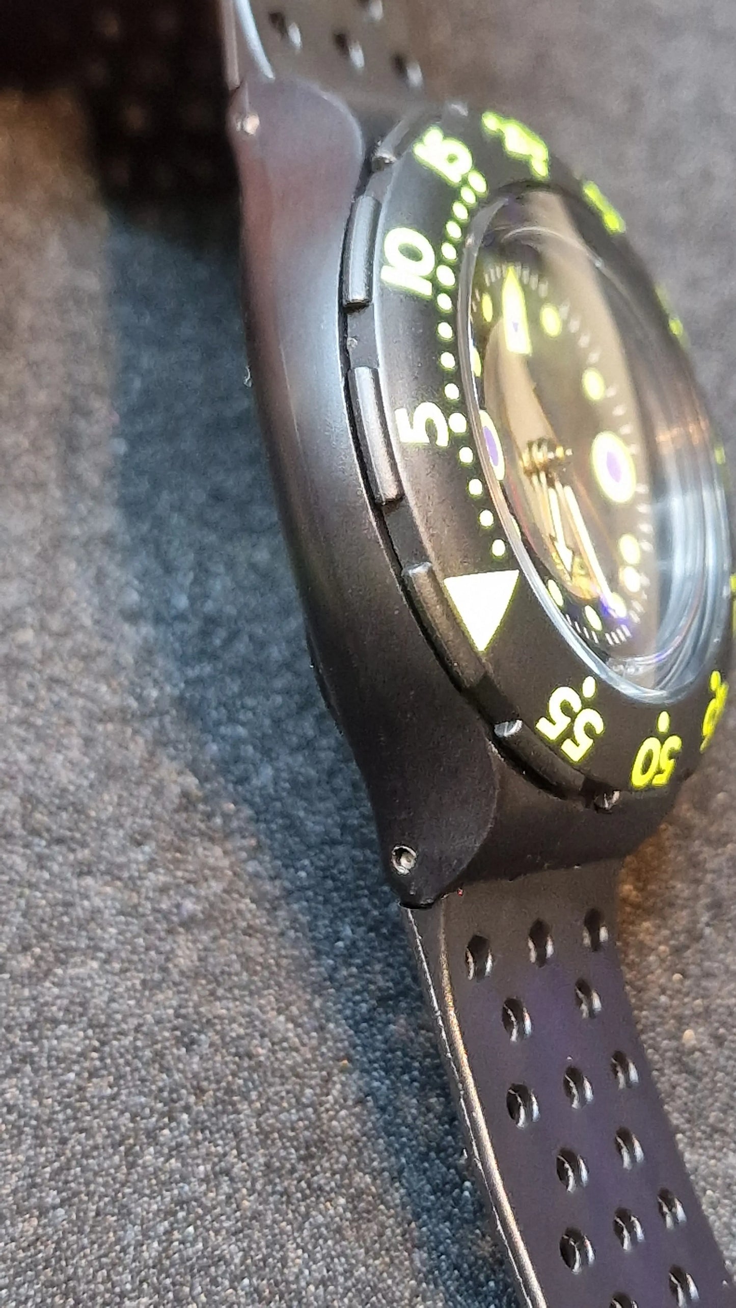 🖤 Swatch Scuba 200 – SDB102 “Black Wave” (1991)