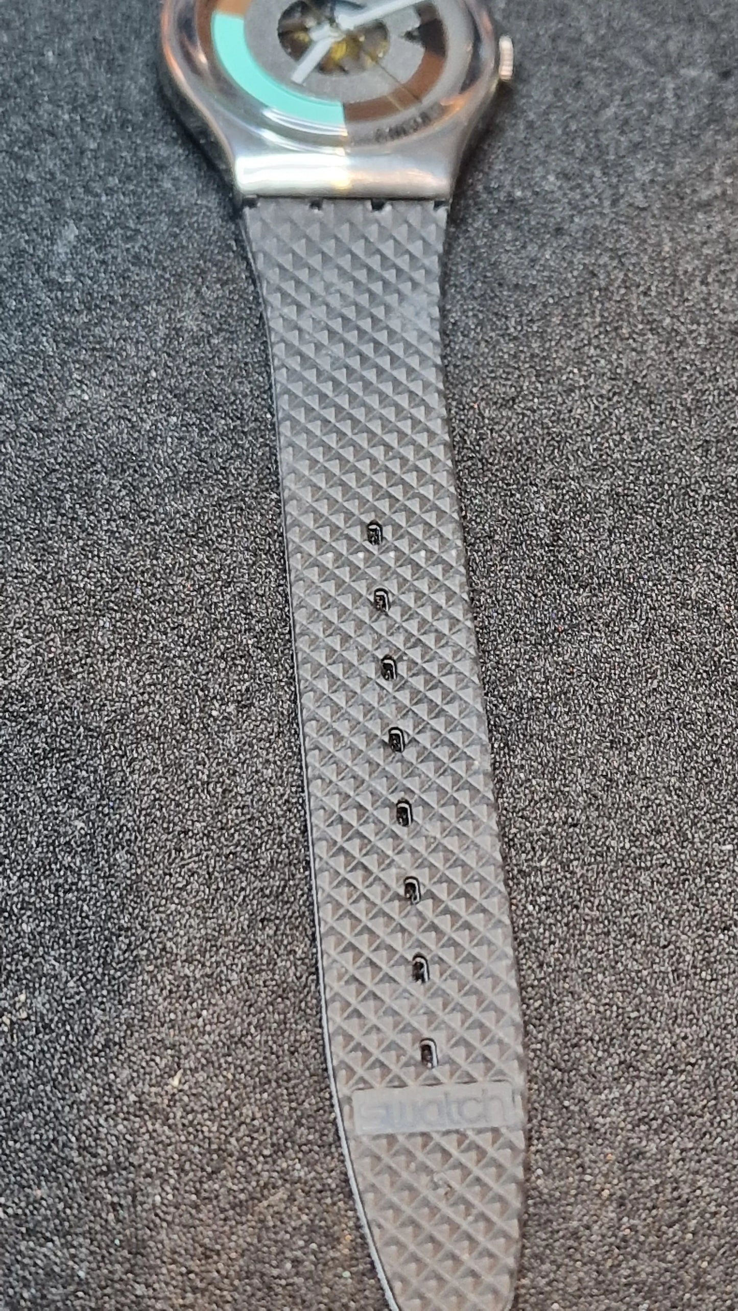 🟣 Swatch GX405 "Metropolis" (1989) – Vintage Skeleton Design