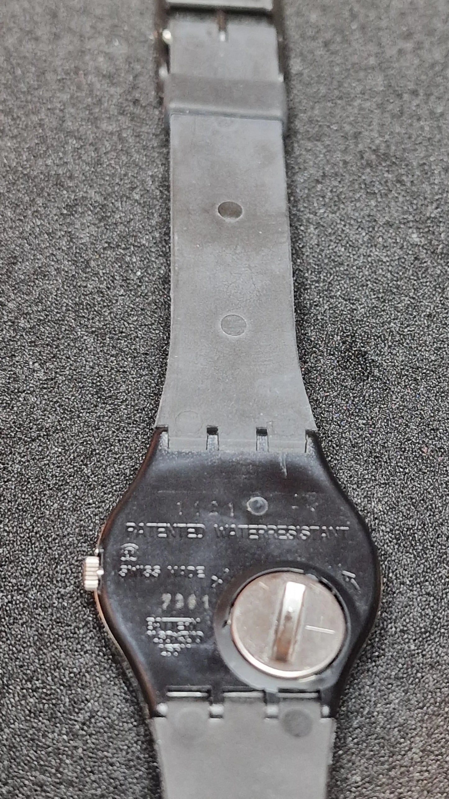 🟣 Swatch GX405 "Metropolis" (1989) – Vintage Skeleton Design