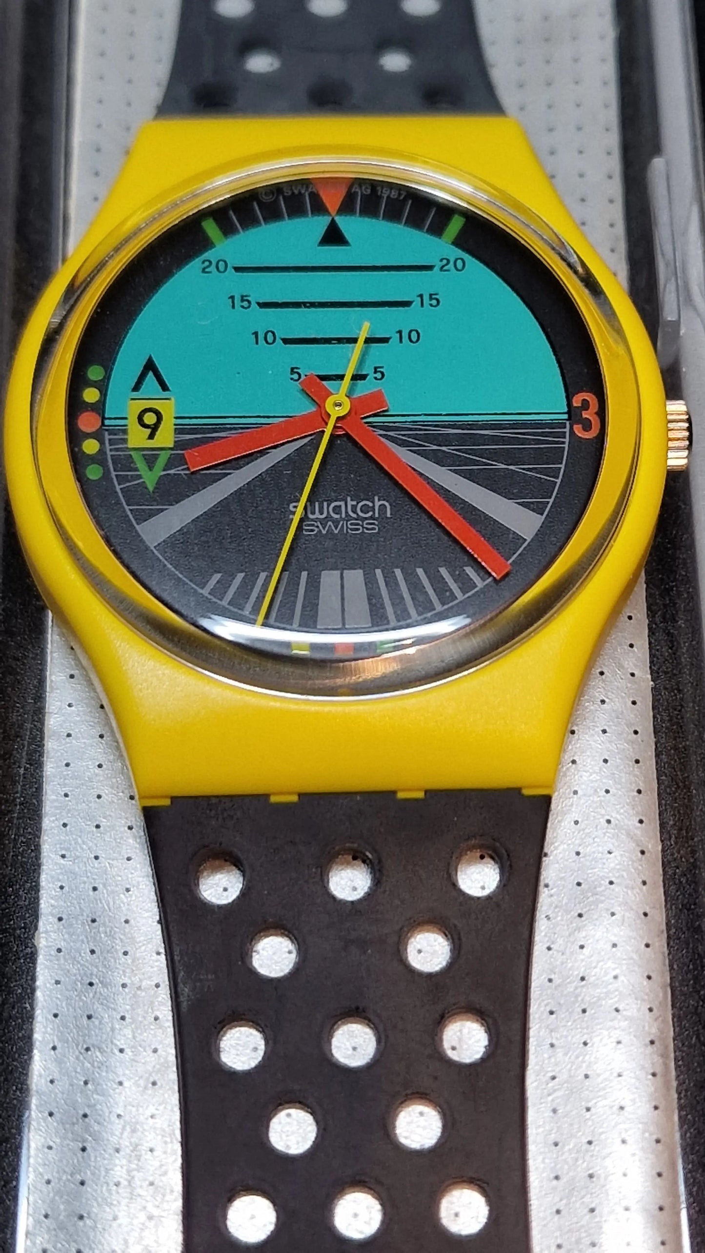 🟡 Swatch GJ101 – “Follow Me” (1987)