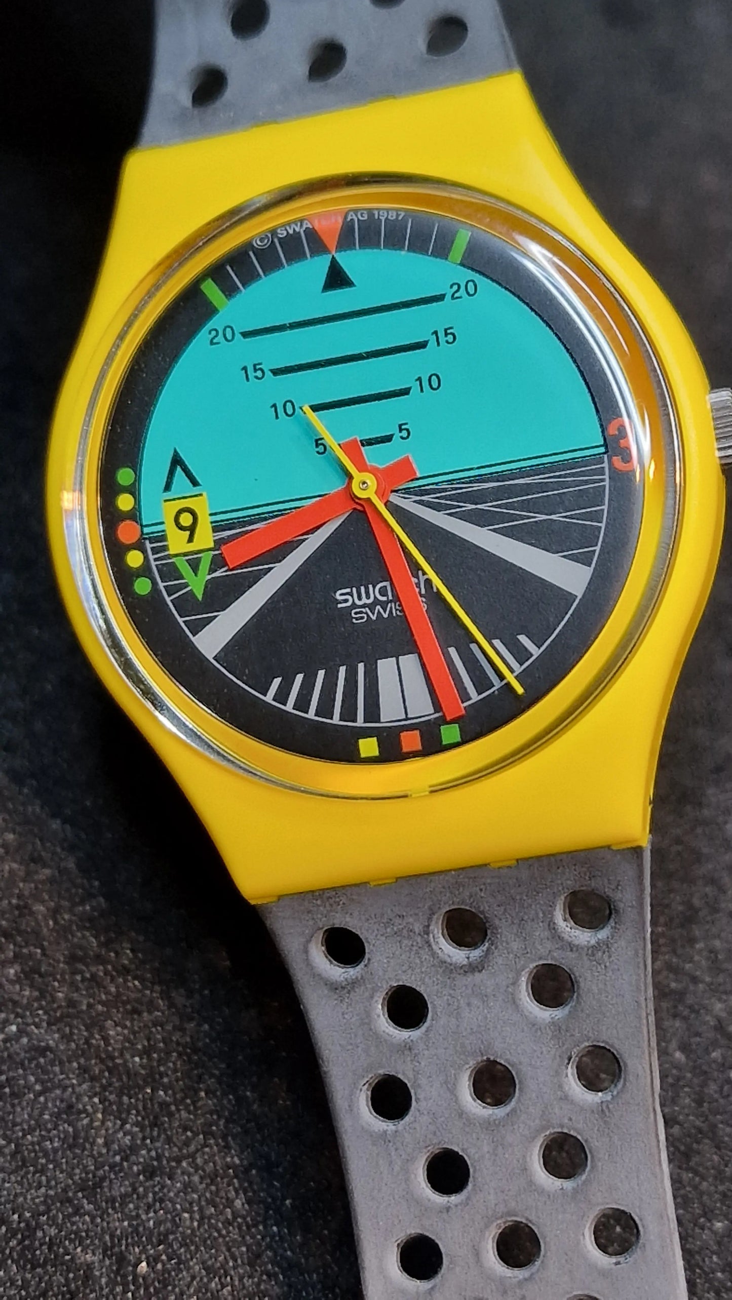 🟡 Swatch GJ101 – “Follow Me” (1987)