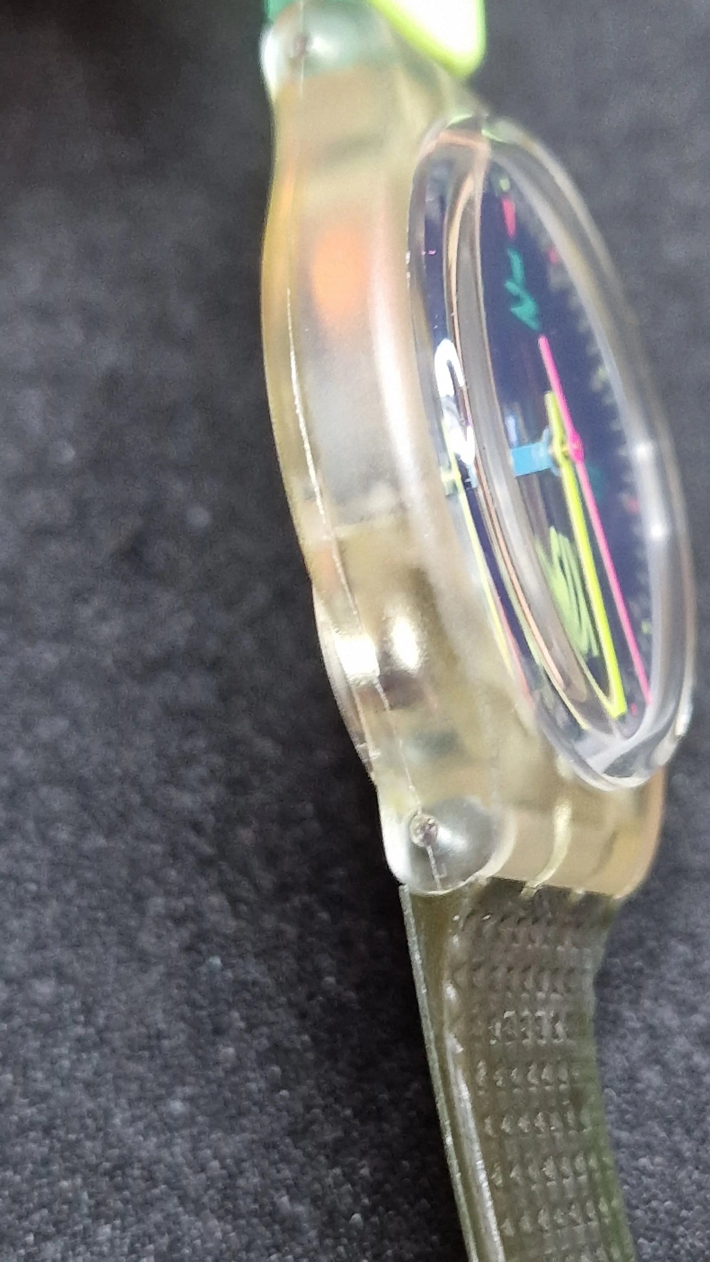 🌀 Swatch GK700 – “Giro” (1990) | Vintage Day-Date | UV Glow