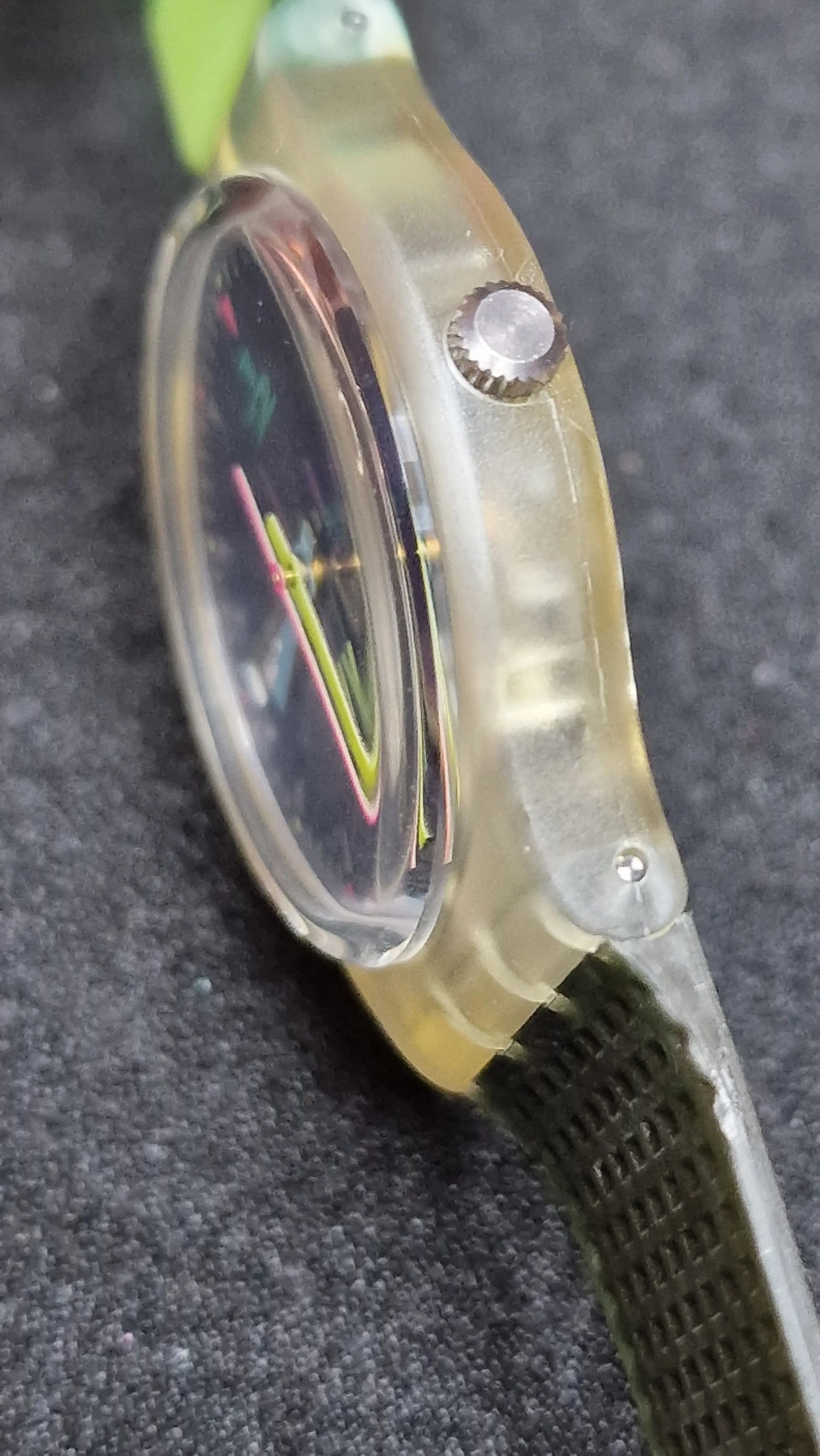 🌀 Swatch GK700 – “Giro” (1990) | Vintage Day-Date | UV Glow