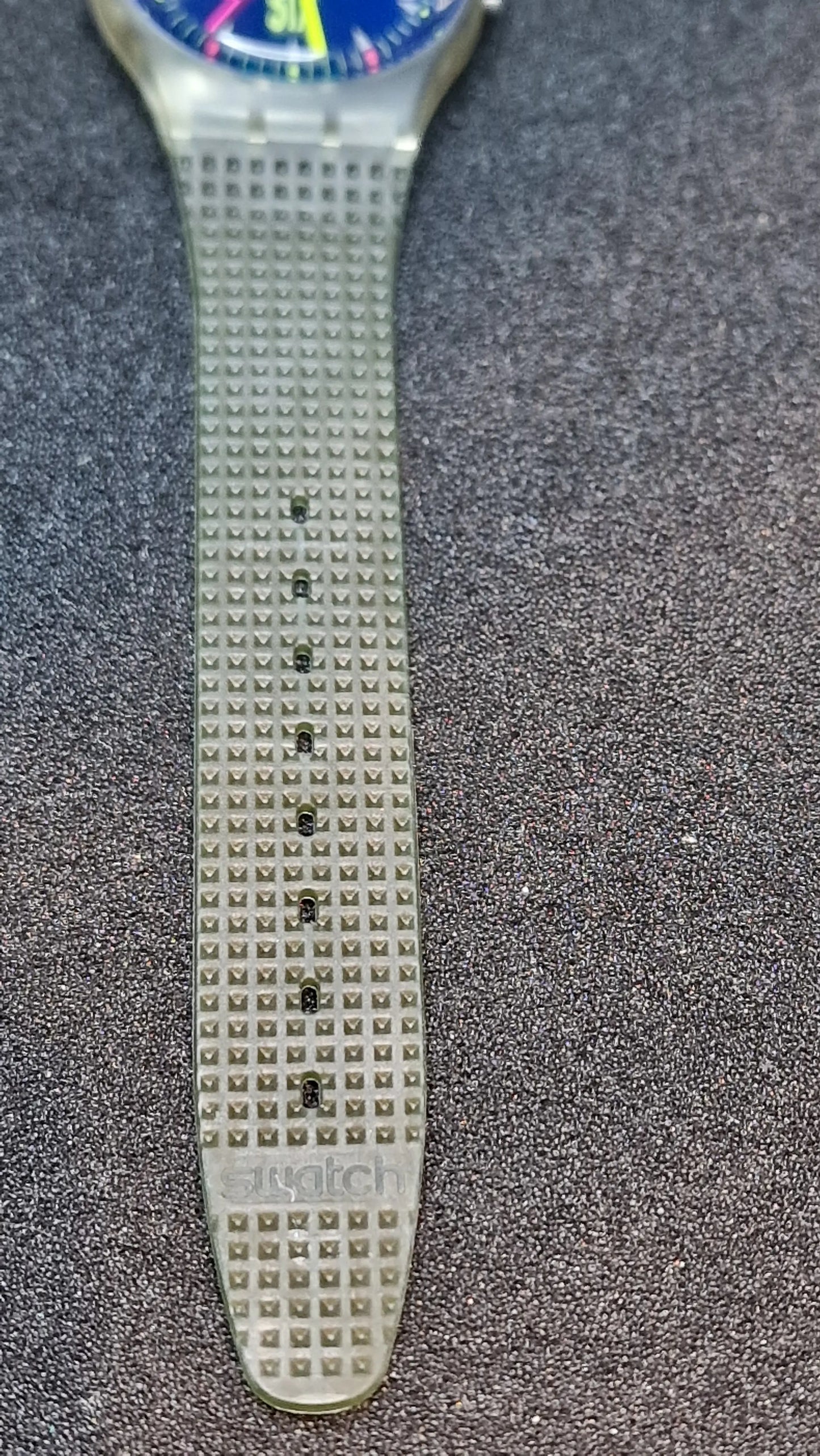 🌀 Swatch GK700 – “Giro” (1990) | Vintage Day-Date | UV Glow