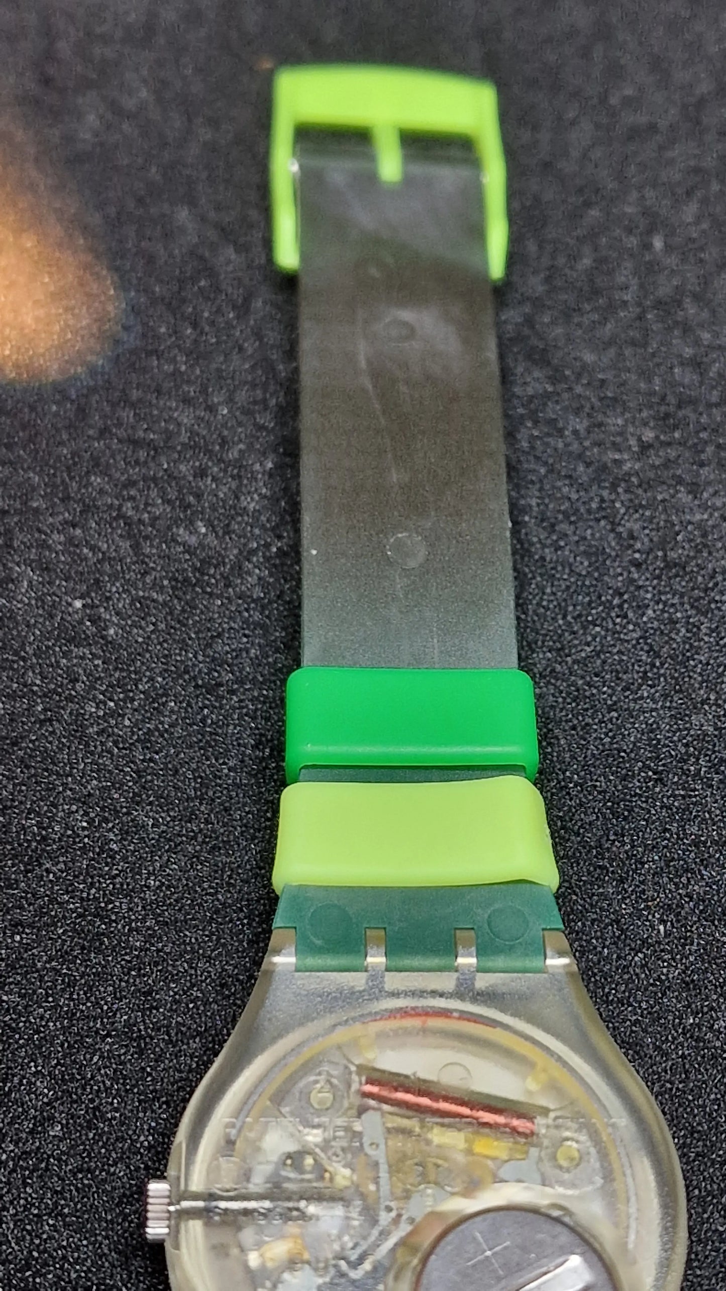 🌀 Swatch GK700 – “Giro” (1990) | Vintage Day-Date | UV Glow