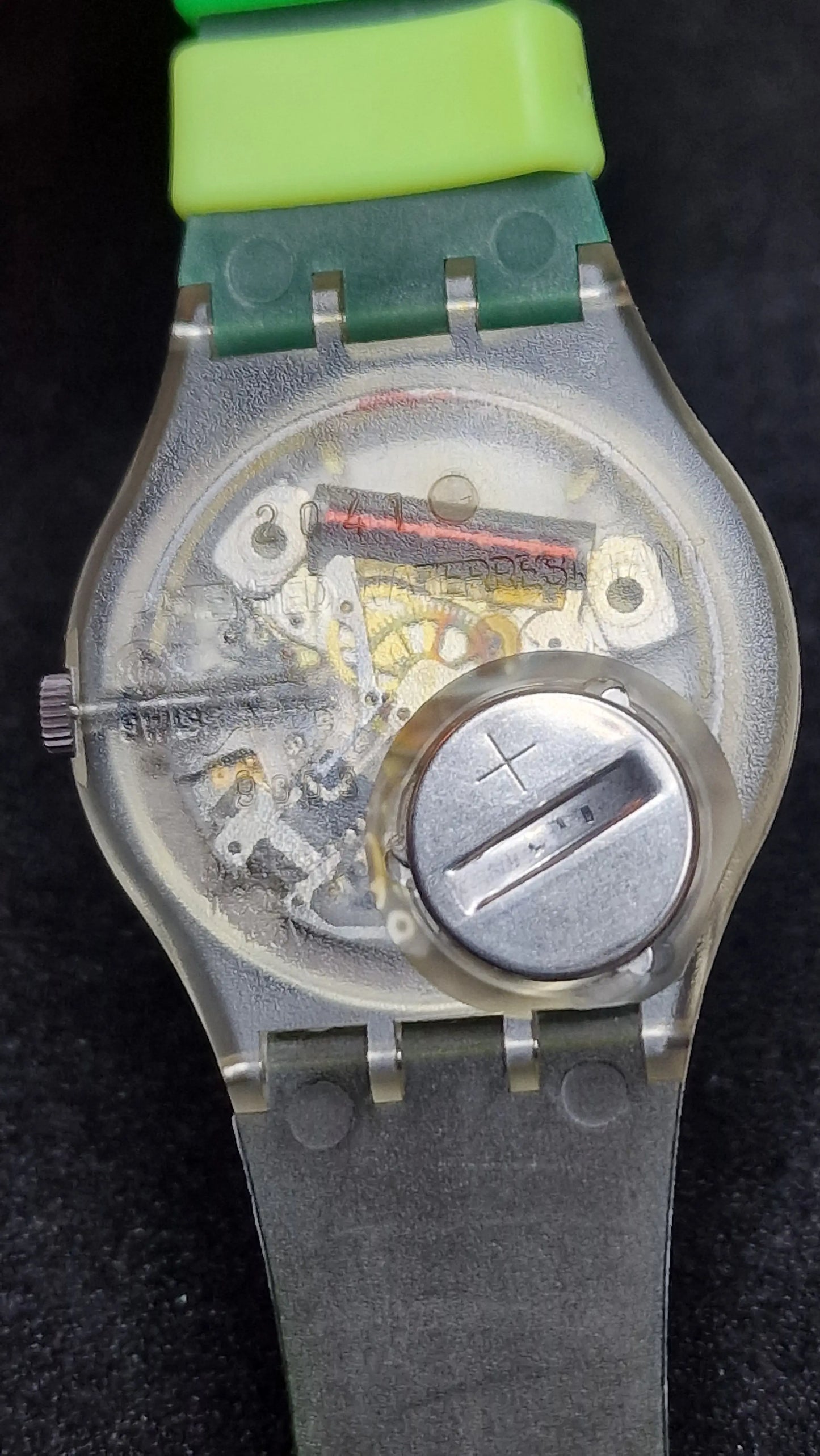 🌀 Swatch GK700 – “Giro” (1990) | Vintage Day-Date | UV Glow