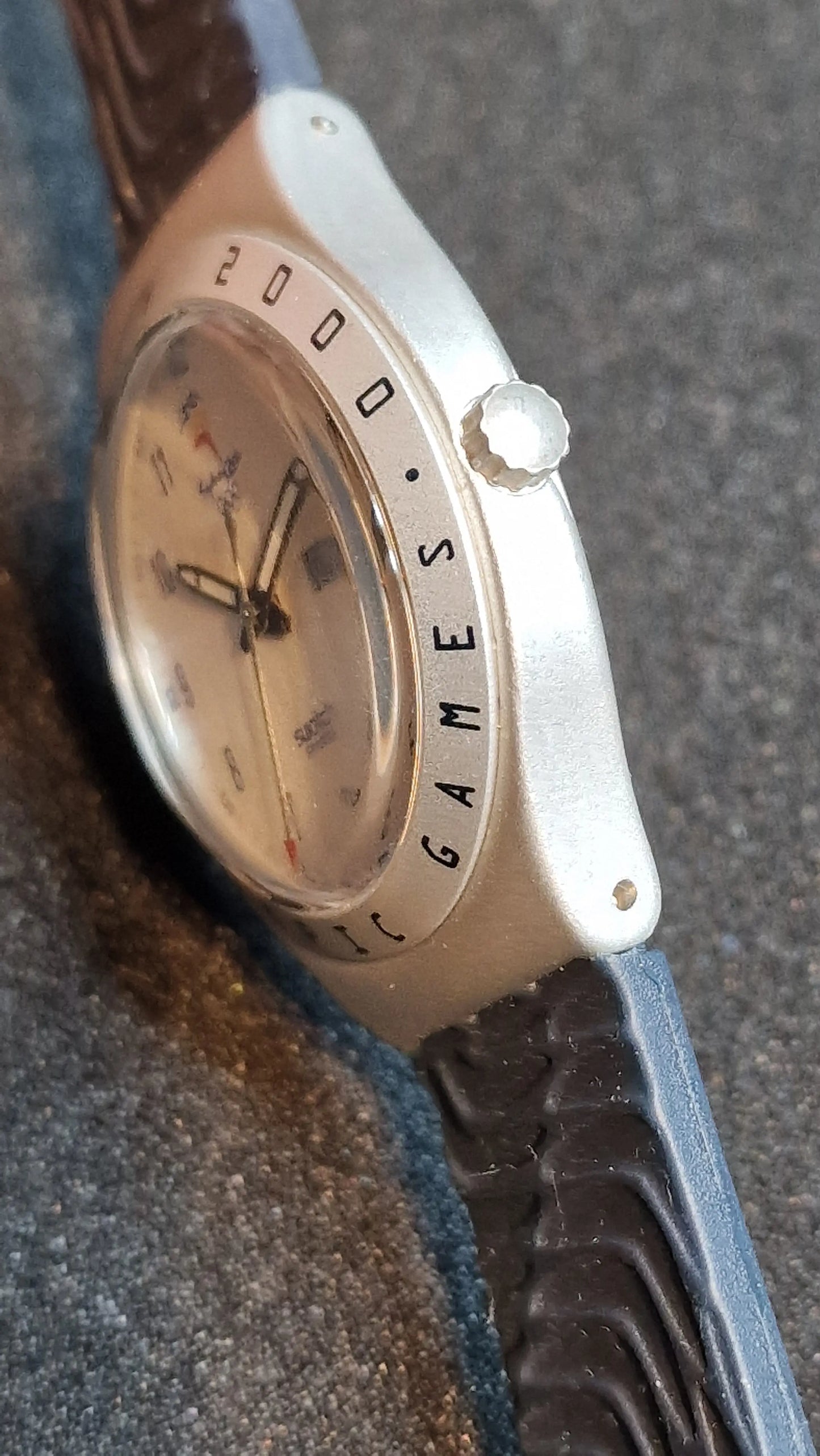 🌍 Swatch Irony Aluminium “Sydney 2000 Olympic” YGS7004 – Big Backfire (2000)