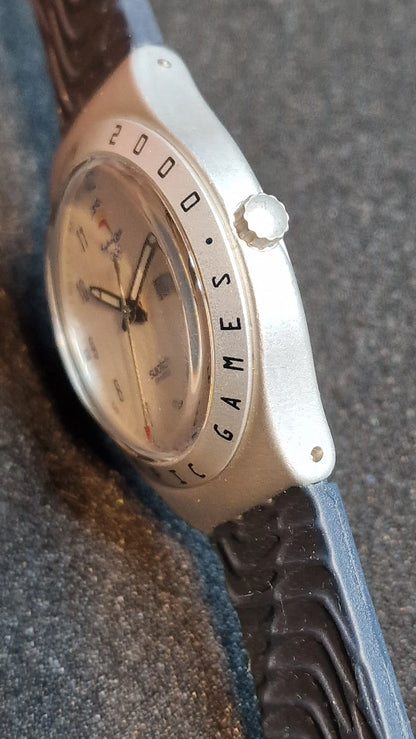 🌍 Swatch Irony Aluminium “Sydney 2000 Olympic” YGS7004 – Big Backfire (2000)