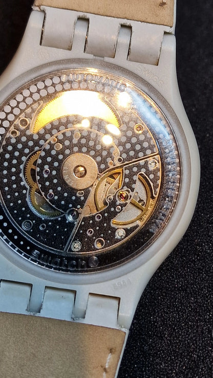 🕰️ Swatch Sistem51 Automatic SUTM400 “Cream” (AG2013) – Date – See-Through Back 42mm ✅
