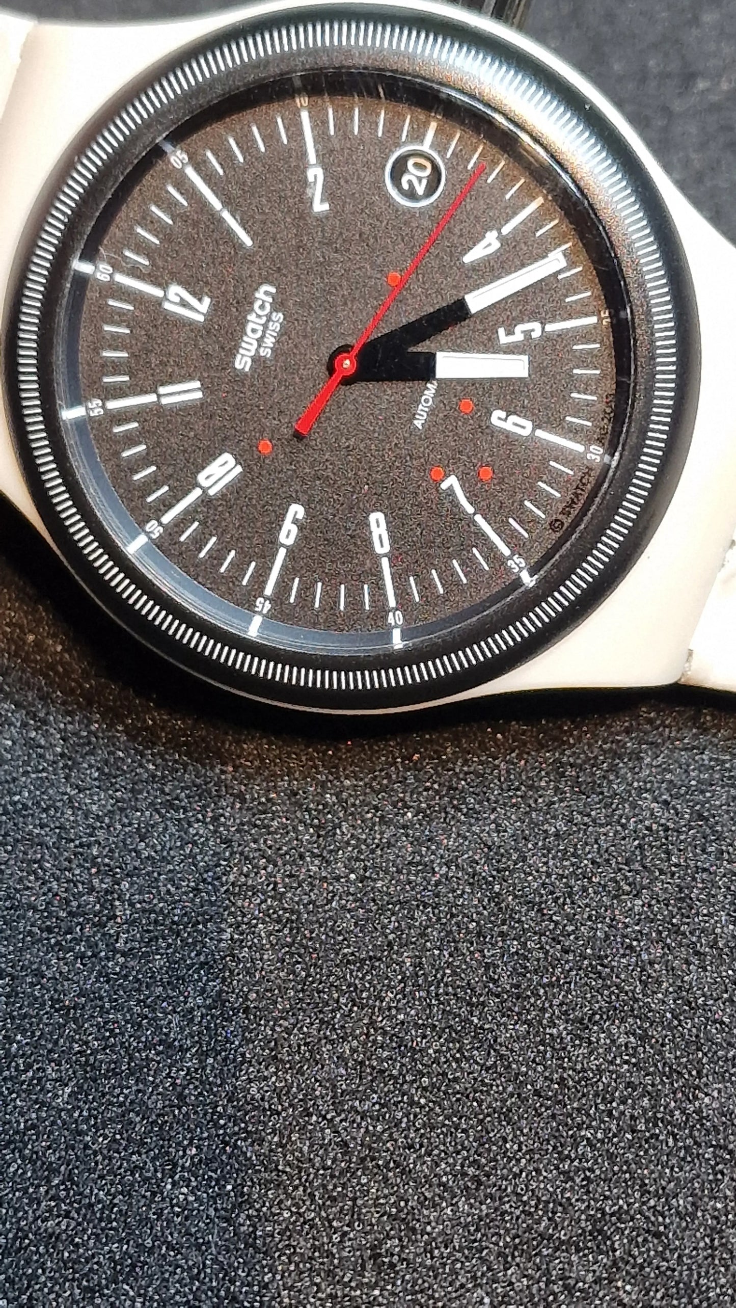 🕰️ Swatch Sistem51 Automatic SUTM400 “Cream” (AG2013) – Date – See-Through Back 42mm ✅