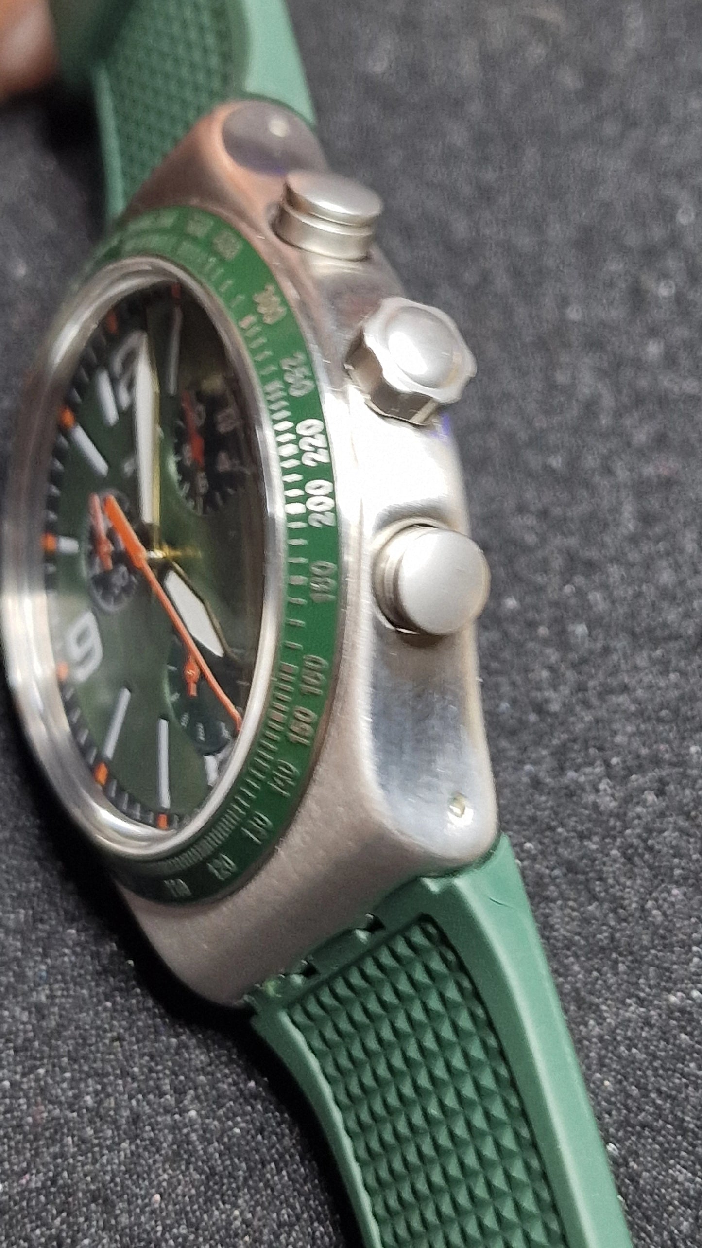 🌲 Swatch Irony Chrono YVS462 “Forest Grid” (AG2019) – Green/Orange – Swiss Made