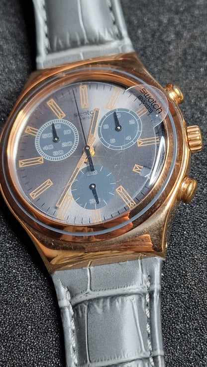 Swatch Irony Chrono YCG411 “Gris en Rose” (AG 2014) ✨ Rose-Gold Steel + Elegant Grey Dial