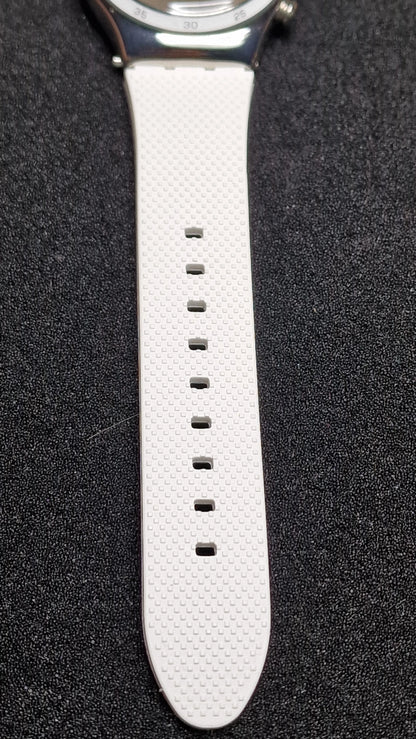 ⌚️ Swatch Irony Chrono YCS584 “Travel Chic” (AG 2014) 💙🤍 – Clean silver dial + blue chrono hand