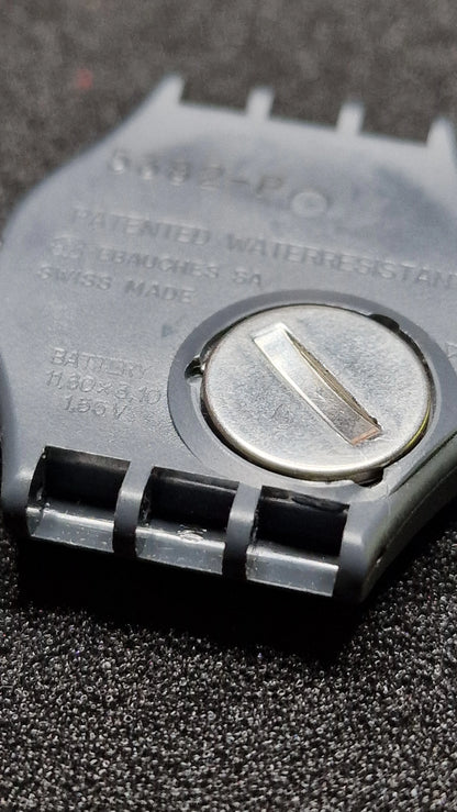 ⌚️ For Sale: Swatch Originals GA102 “Pinstripe” (1985) 🖤🟨