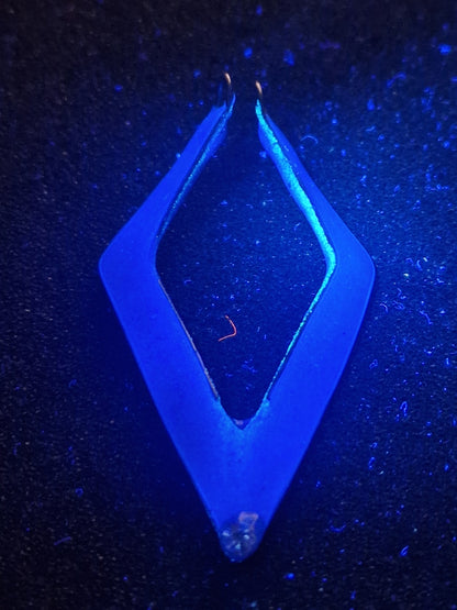 Chevron Ring-Holder Pendant — Holo Sparkle & UV Blue Glow | Handmade by MakiArt (Swiss-made)