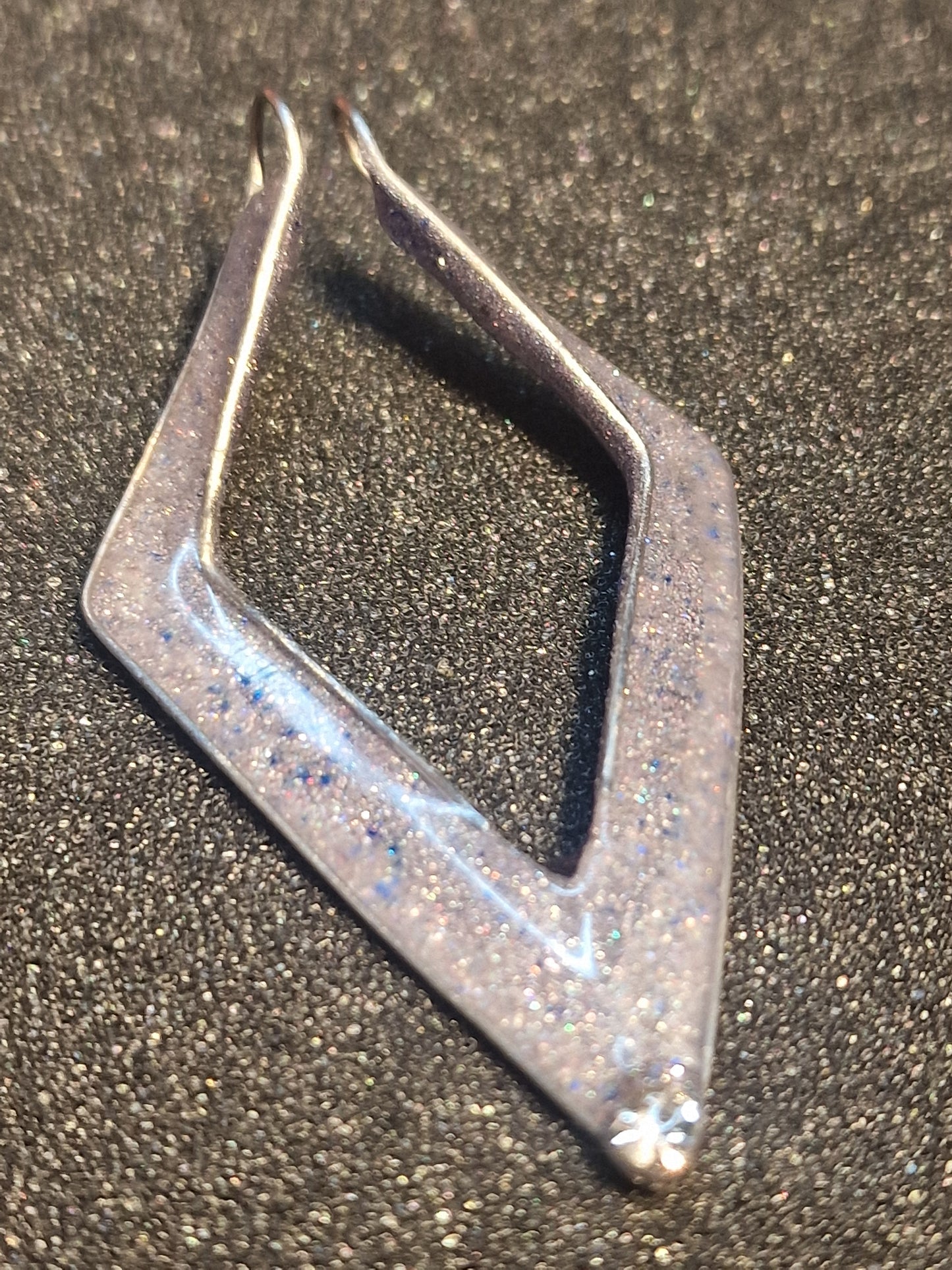 Chevron Ring-Holder Pendant — Holo Sparkle & UV Blue Glow | Handmade by MakiArt (Swiss-made)