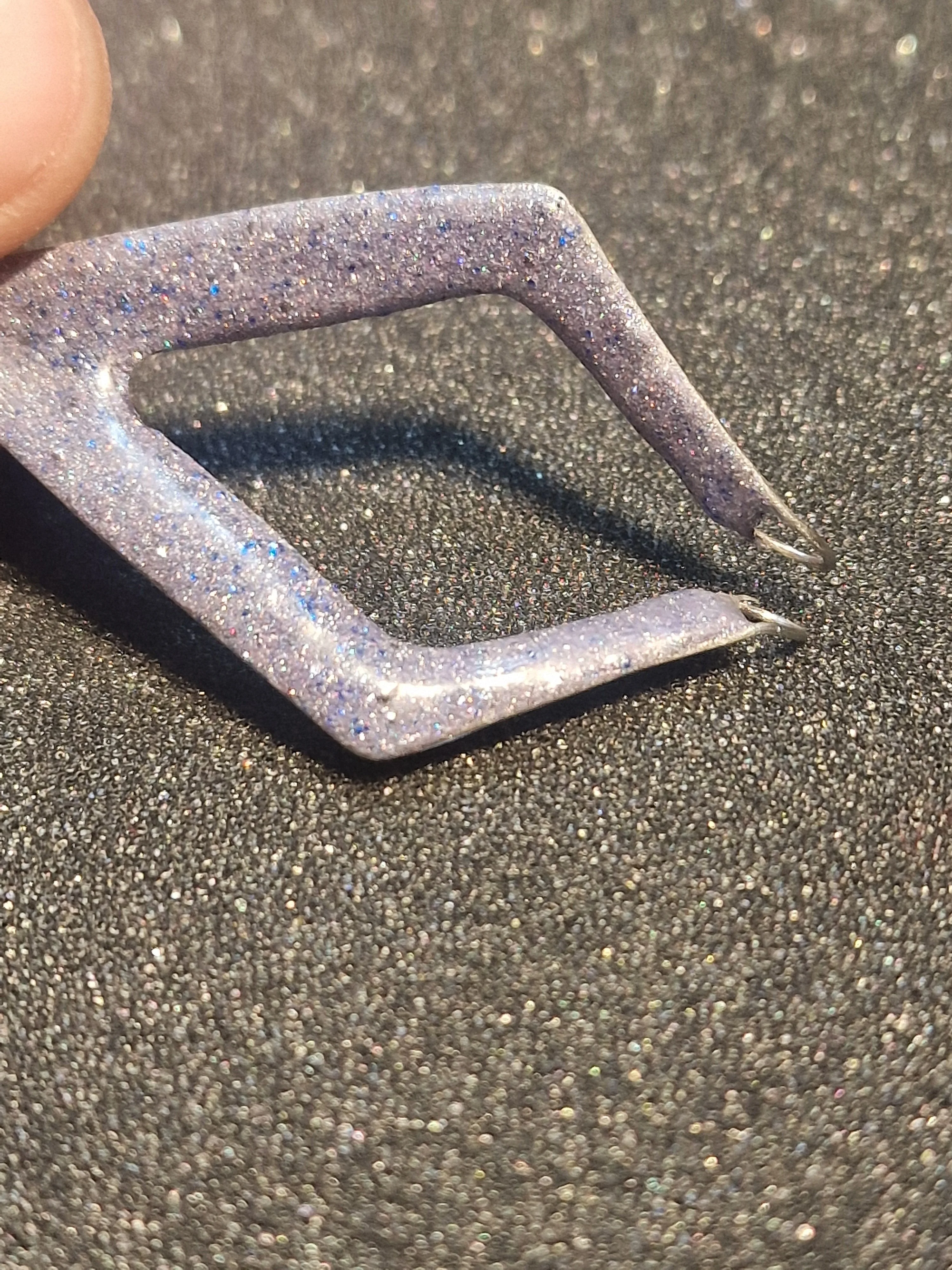 Chevron Ring-Holder Pendant — Holo Sparkle & UV Blue Glow – Handmade by MakiArt (Swiss-made) 8