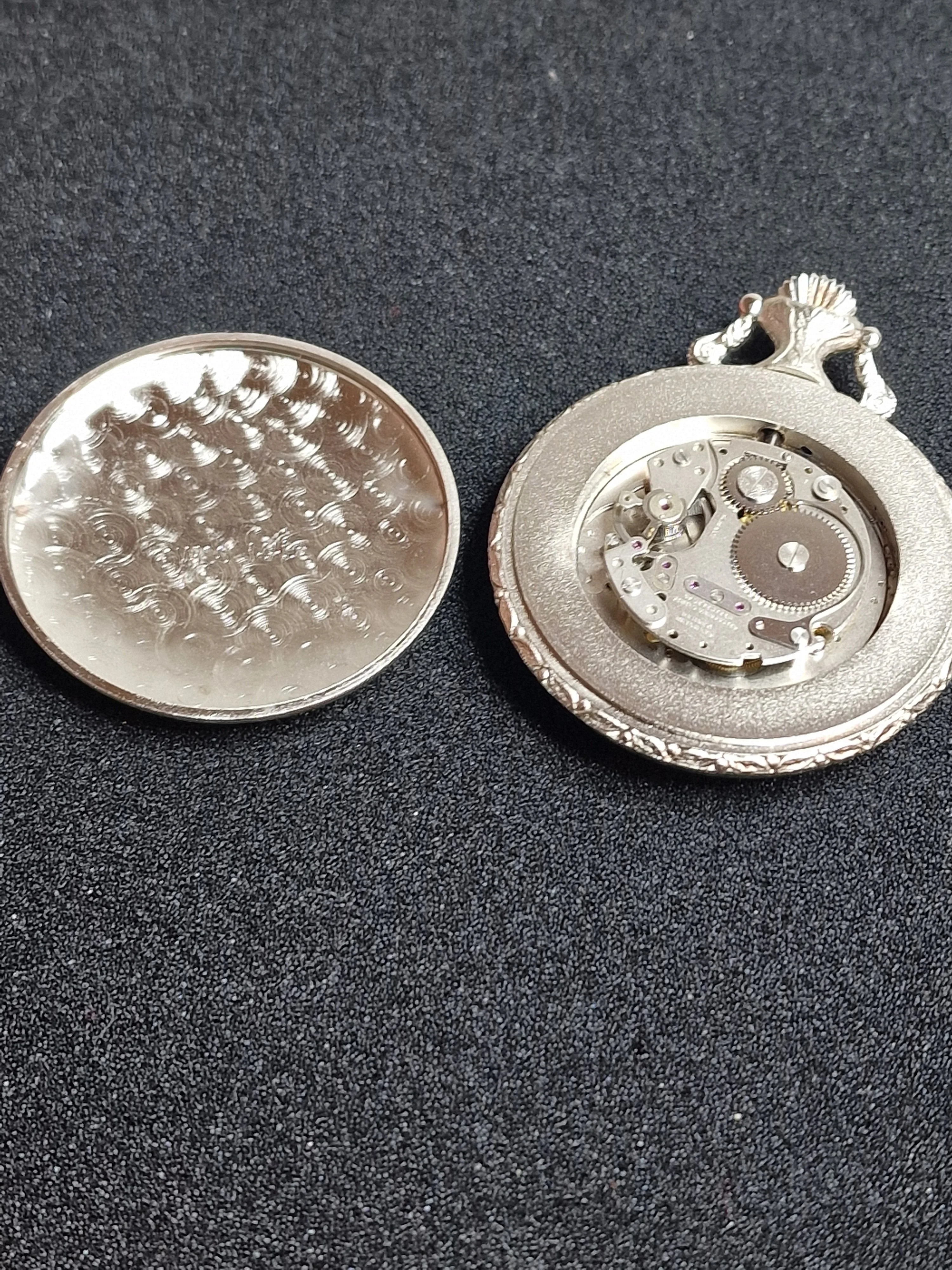 ⏳ Large Swiss Farmer’s Pocket Watch – F.H.B. – Hand-Wound – 50mm – NOS – 1970s 4
