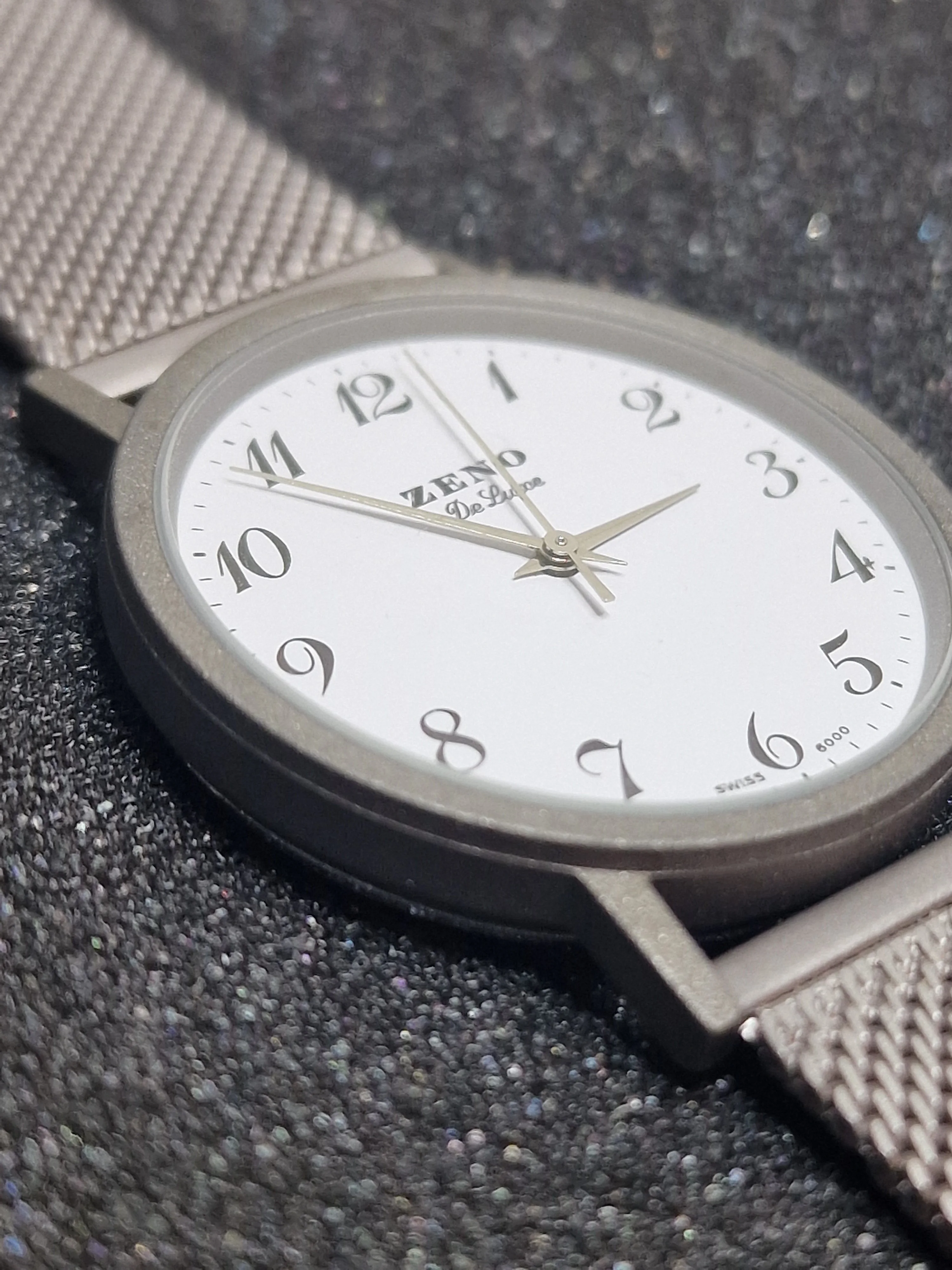 New Ultra-Slim ZENO De Luxe Watch – Quartz, 33mm, Elegant & Sporty 13