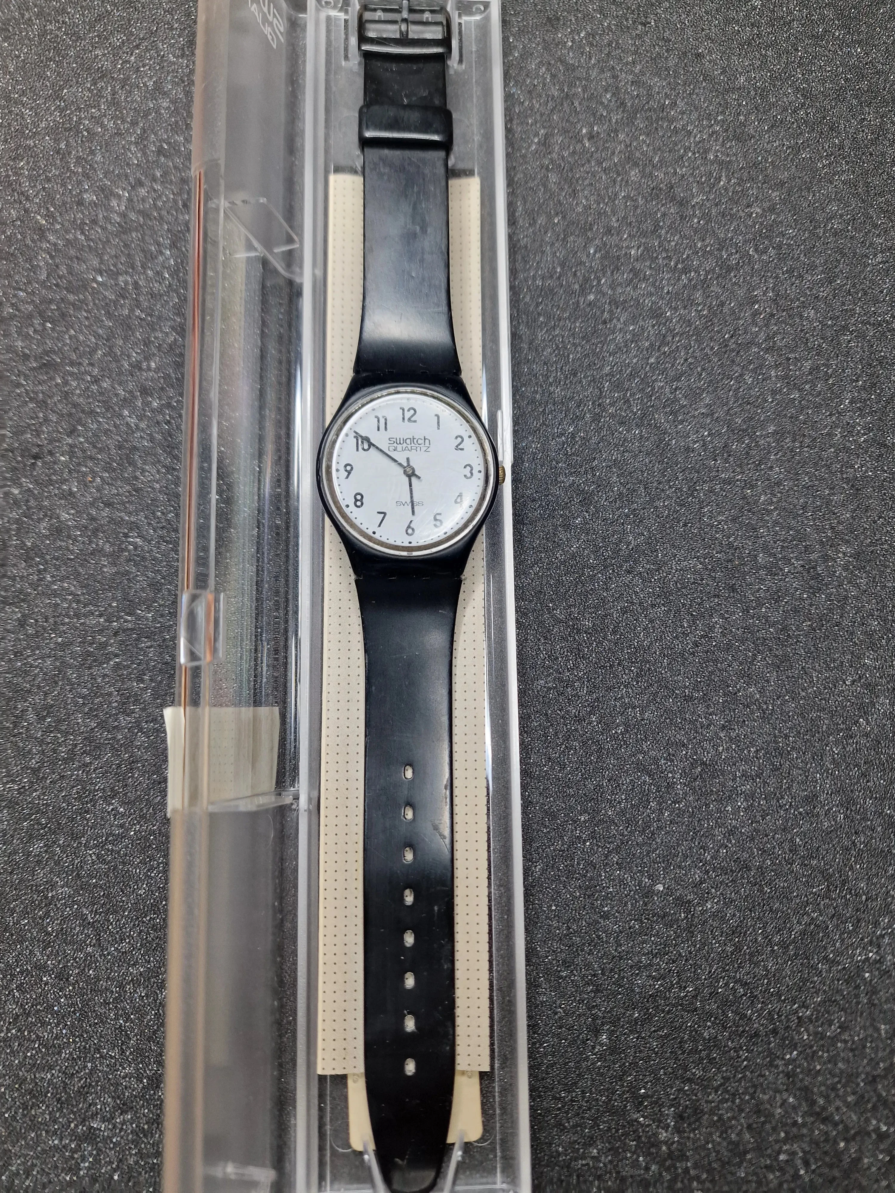 Rare 1983 Swatch GB001 – Classic Black & White – 34mm 2