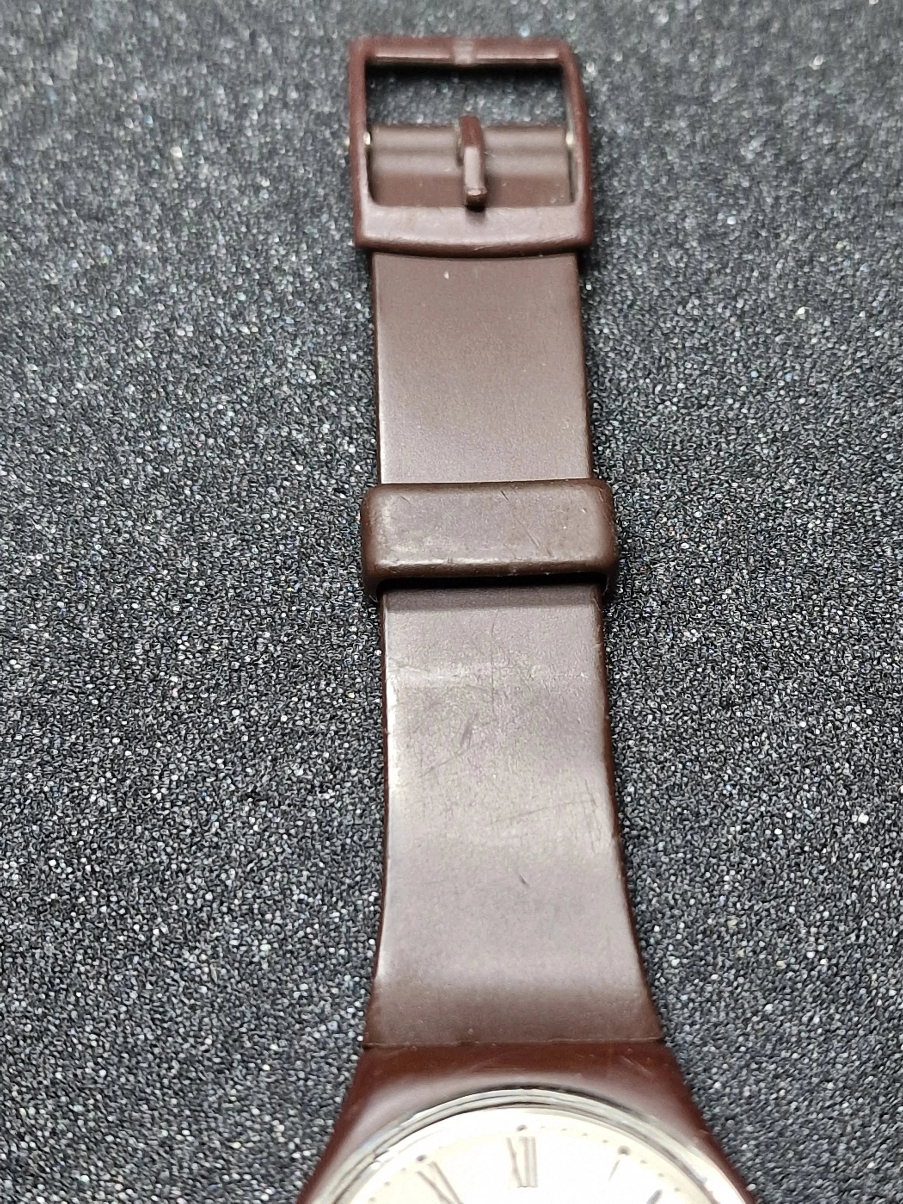 Rare 1983 Swatch GC700 – Early Vintage Model with Specialist trade (FHL) Logo (34mm) 8