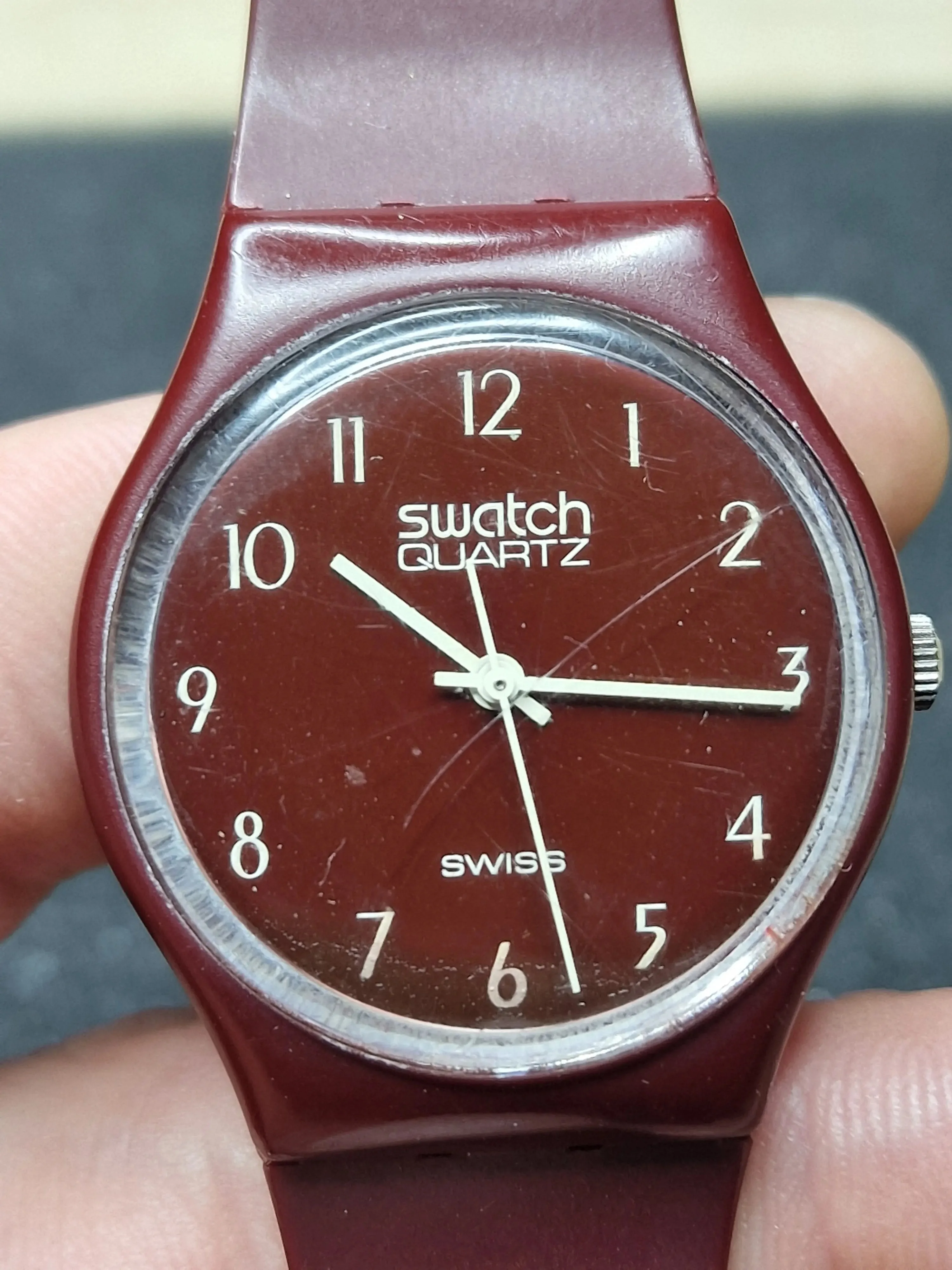 Rare 1983 Swatch GR103 – Burgundy Classic – 34mm 5