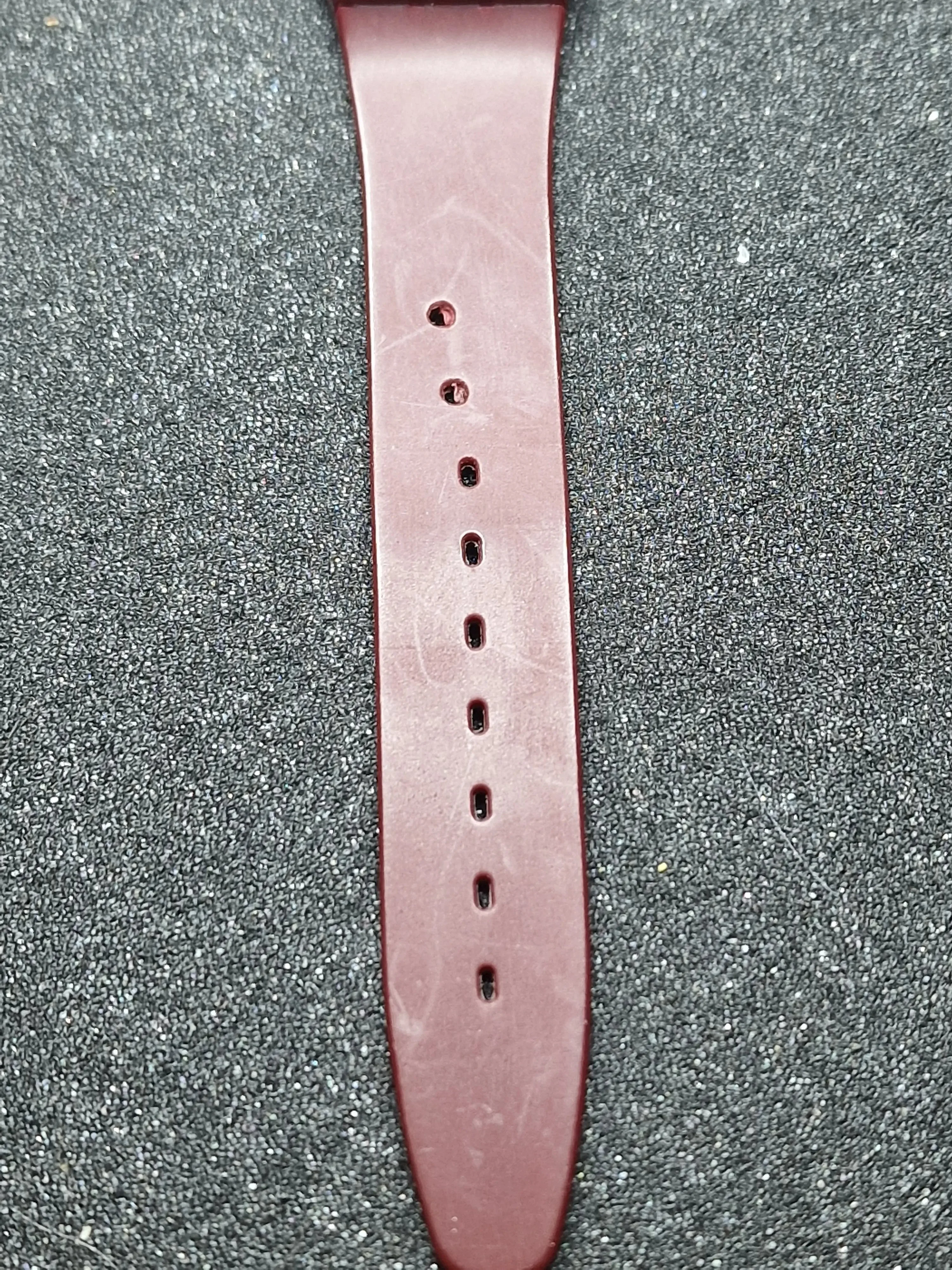 Rare 1983 Swatch GR103 – Burgundy Classic – 34mm 9