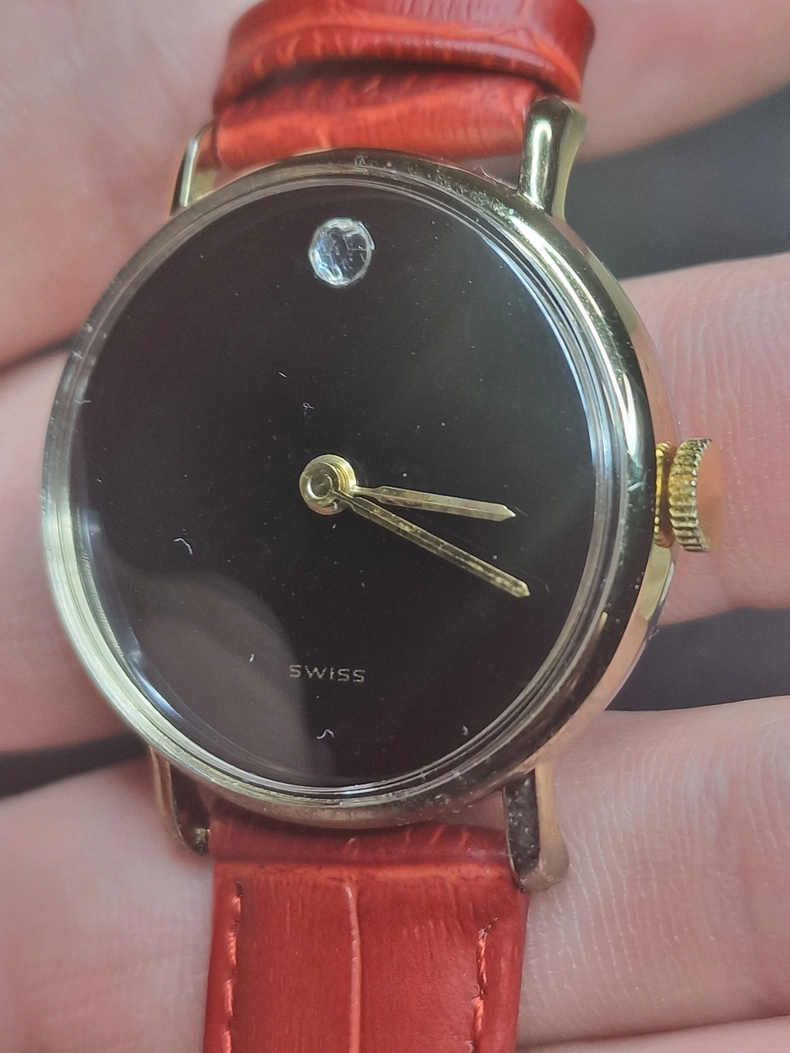 Rare Vintage Hand-Wound Watch from the 70s – Minimalist Design with Red Strap 5