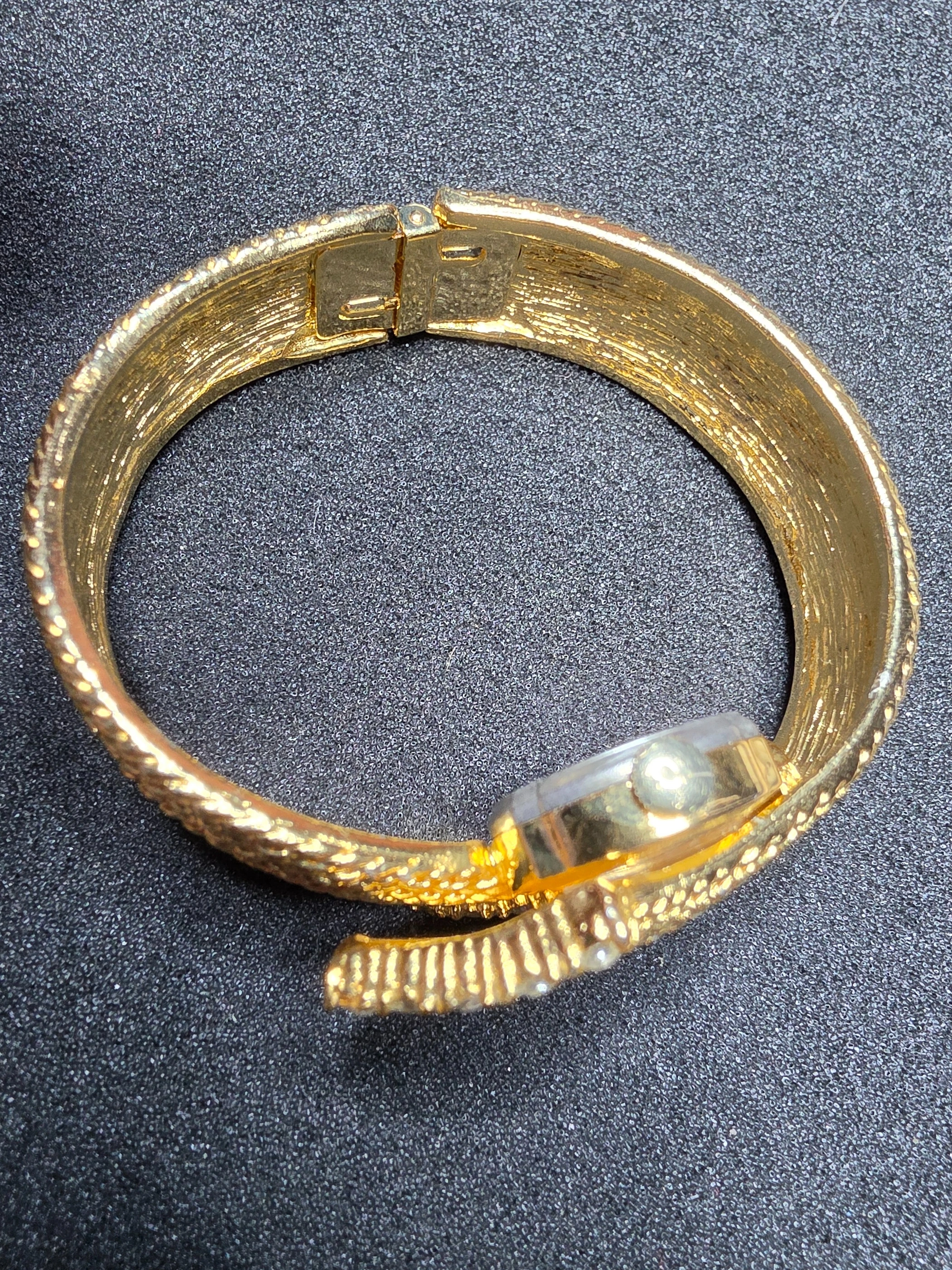 Ravisa Wristwatches – Very Good 8