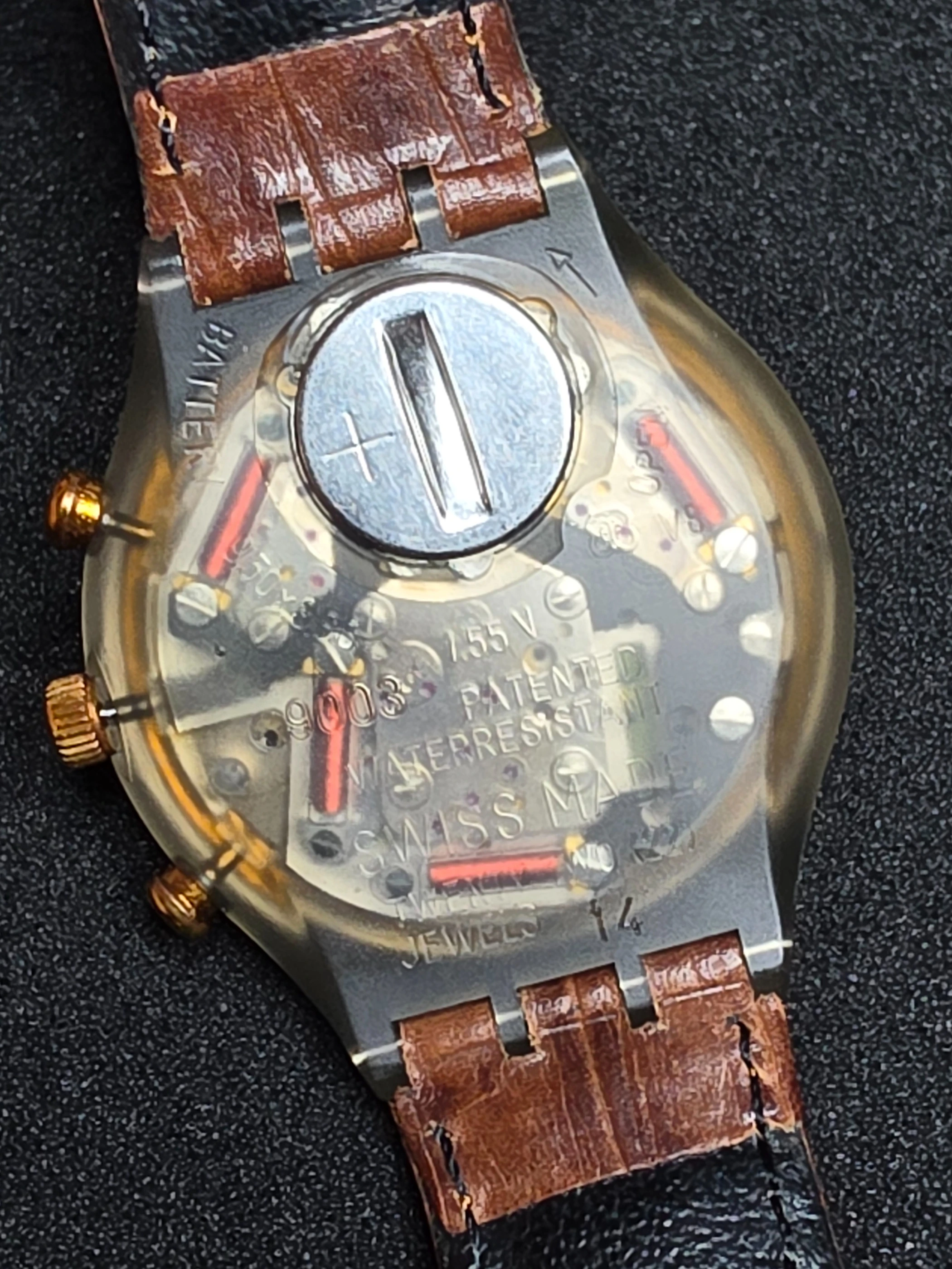 Swatch Chrono Goldfingers SCM100 – 1993 – Unworn – Gold Dial – view 7