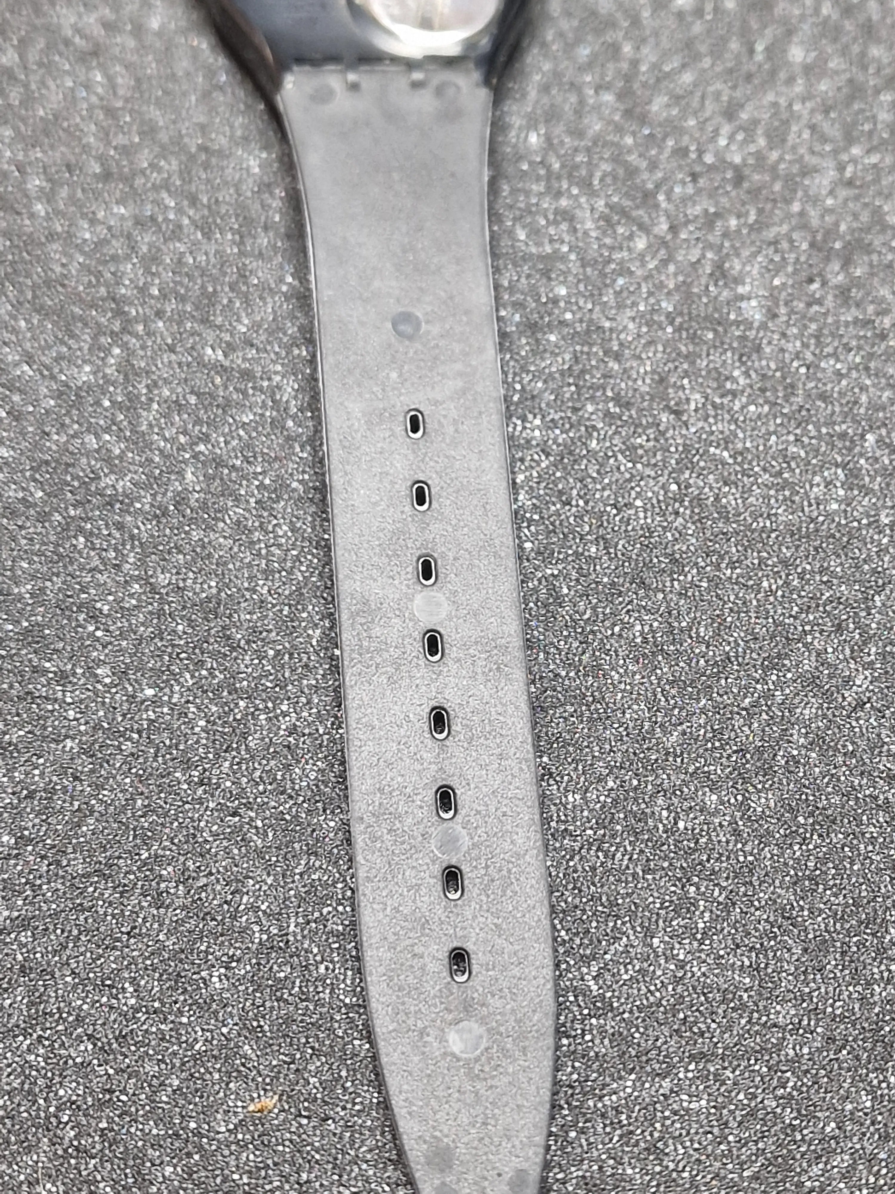 Swatch GB105 “Blackout” (1985) – Minimalist Classic 10