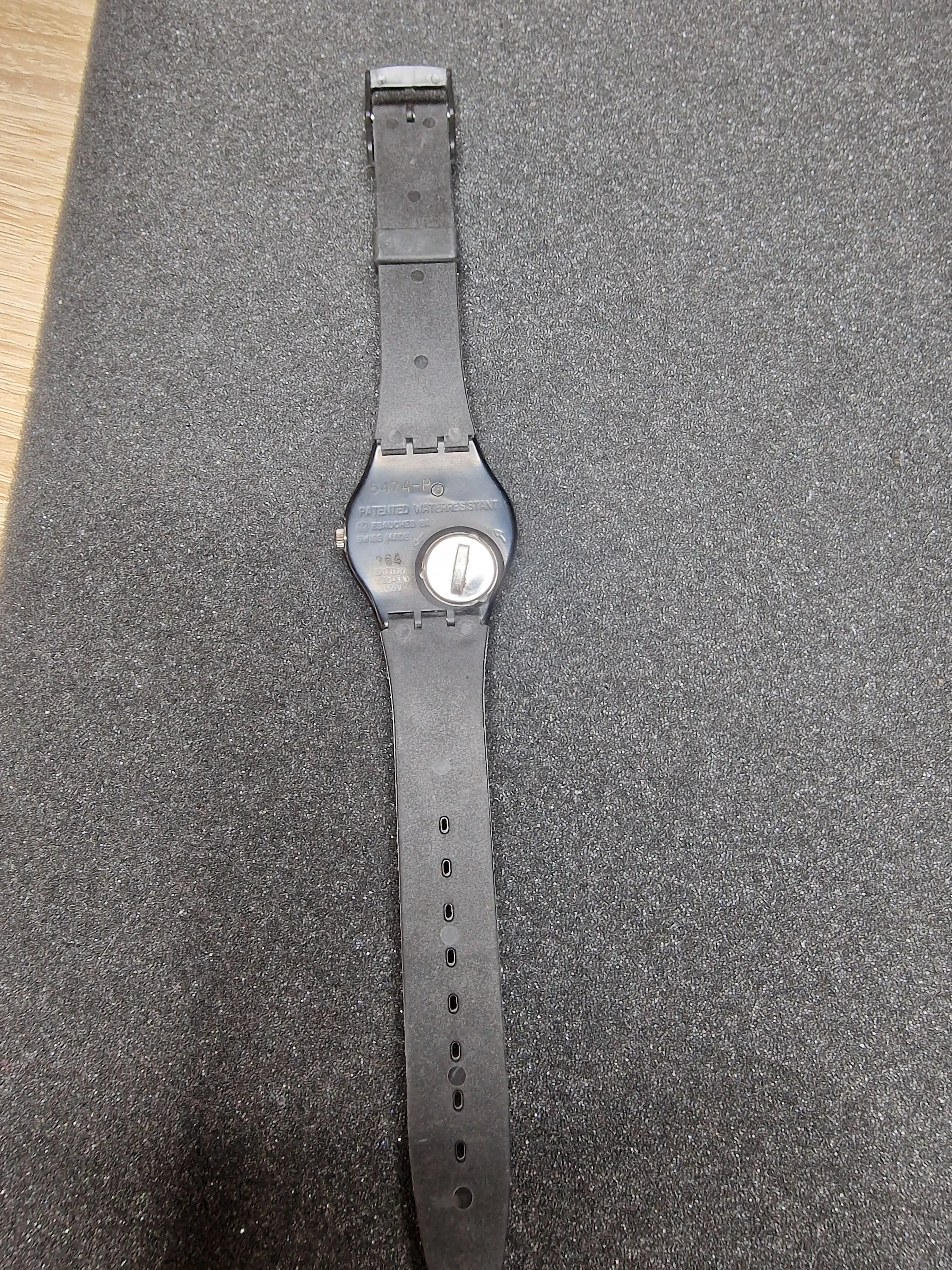 Swatch GB105 “Blackout” (1985) – Minimalist Classic 12
