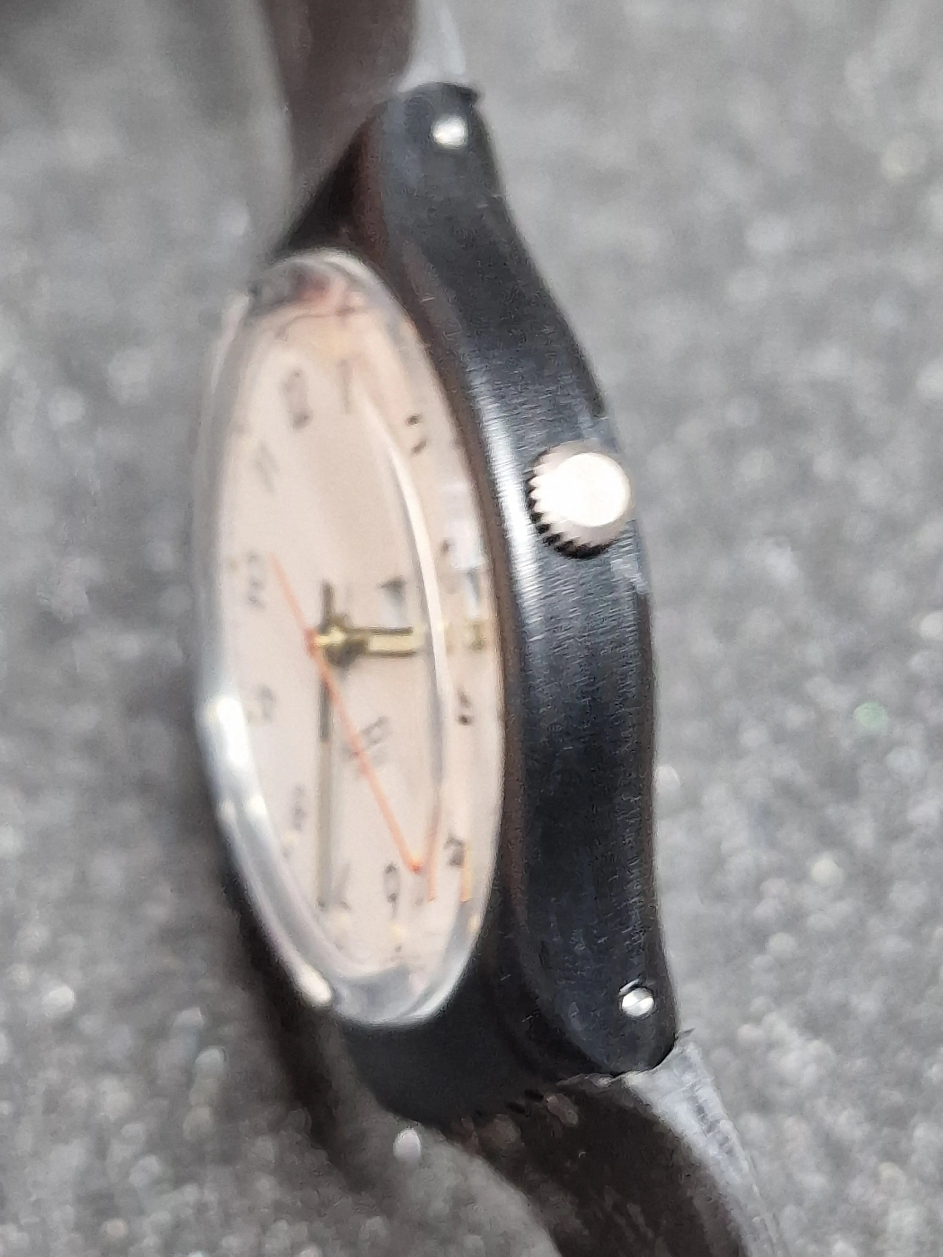 Swatch GB709 “Classic Two” (1987) – Timeless Minimalism 6
