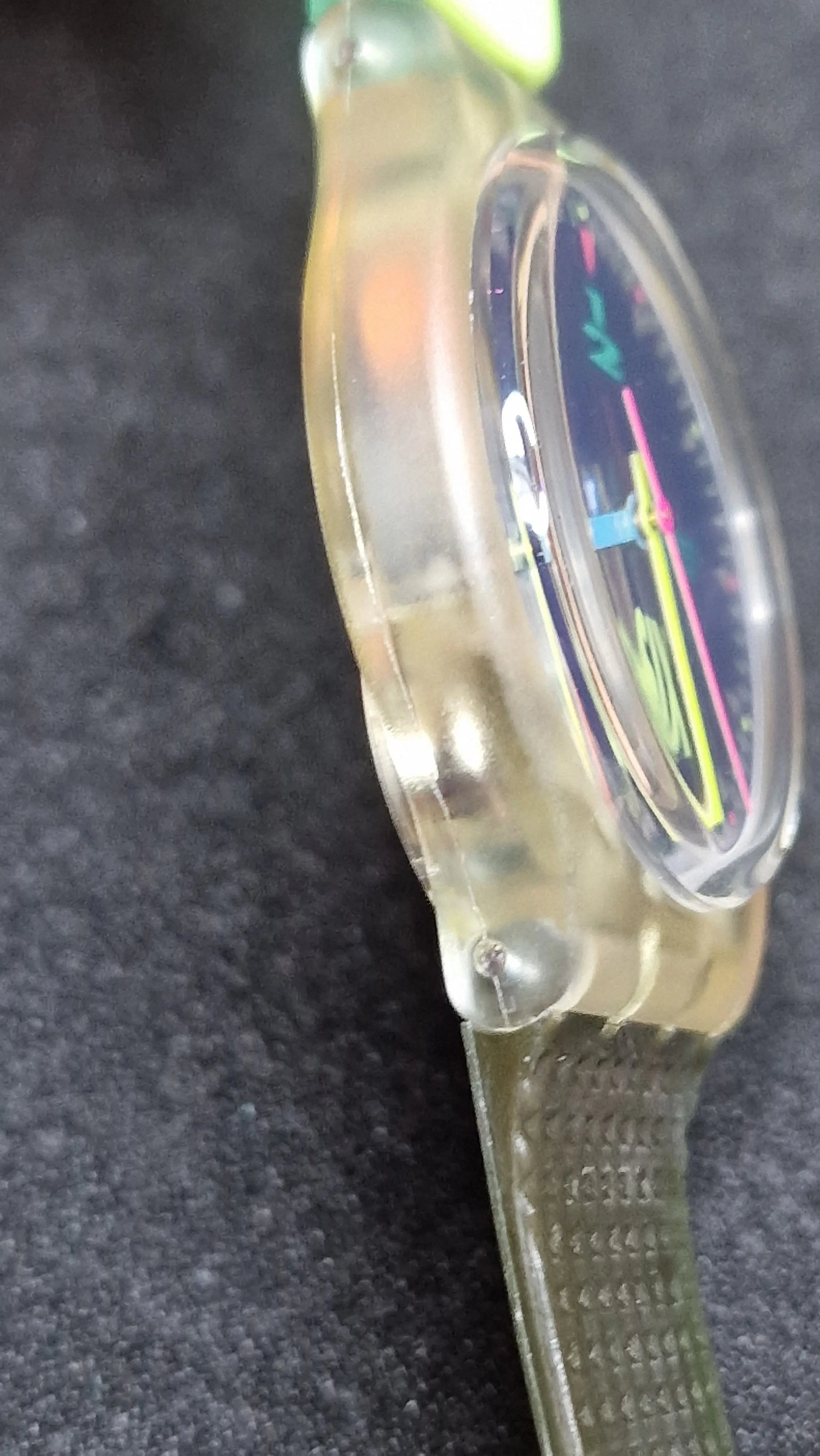 Swatch GK700 – “Giro” (1990) – Vintage Day-Date – UV Glow 5