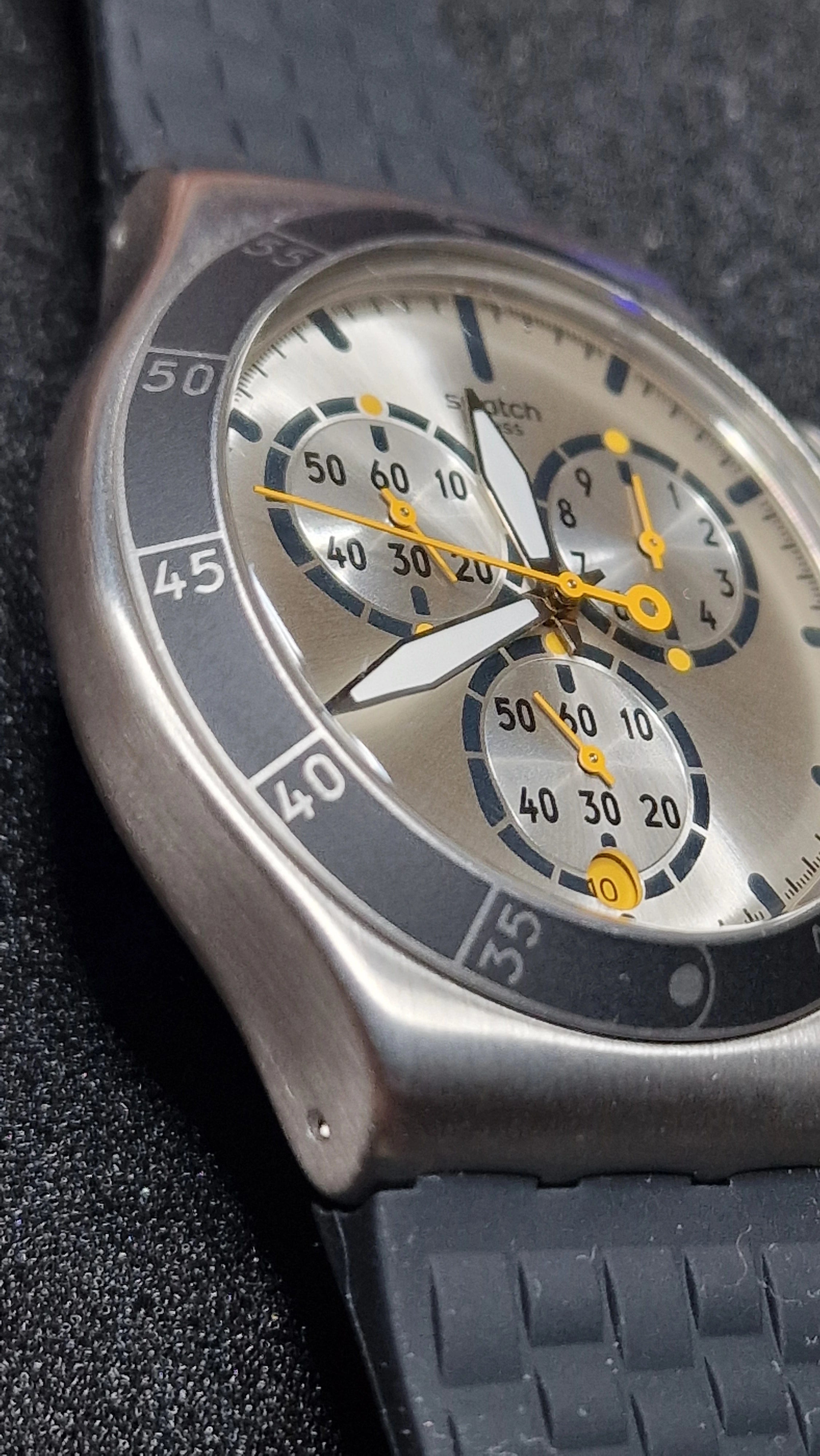 Swatch Irony Chrono YVS420 “Jump High” (AG 2014) – sporty chrono with killer lume 2