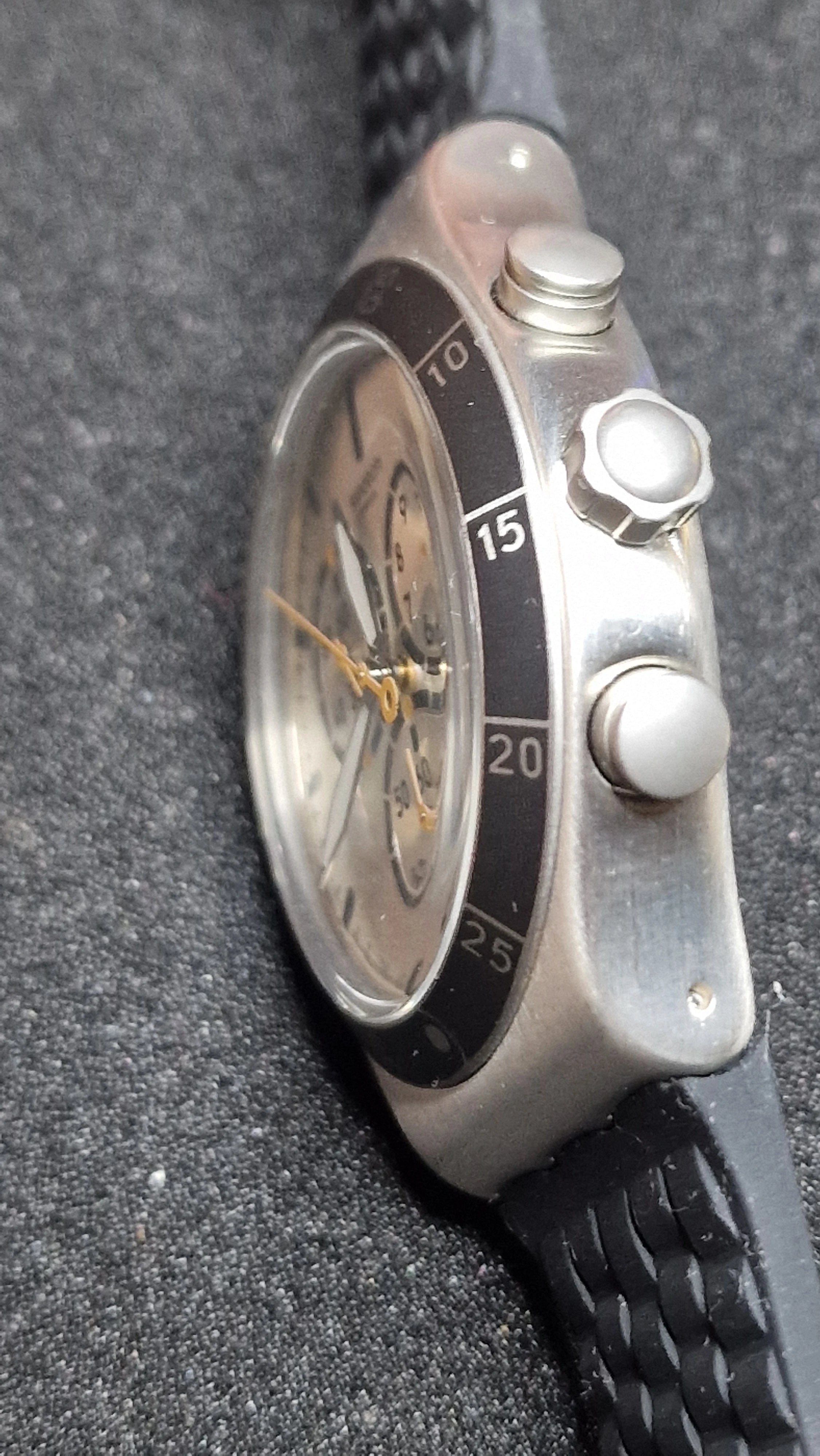 Swatch Irony Chrono YVS420 “Jump High” (AG 2014) – sporty chrono with killer lume 4