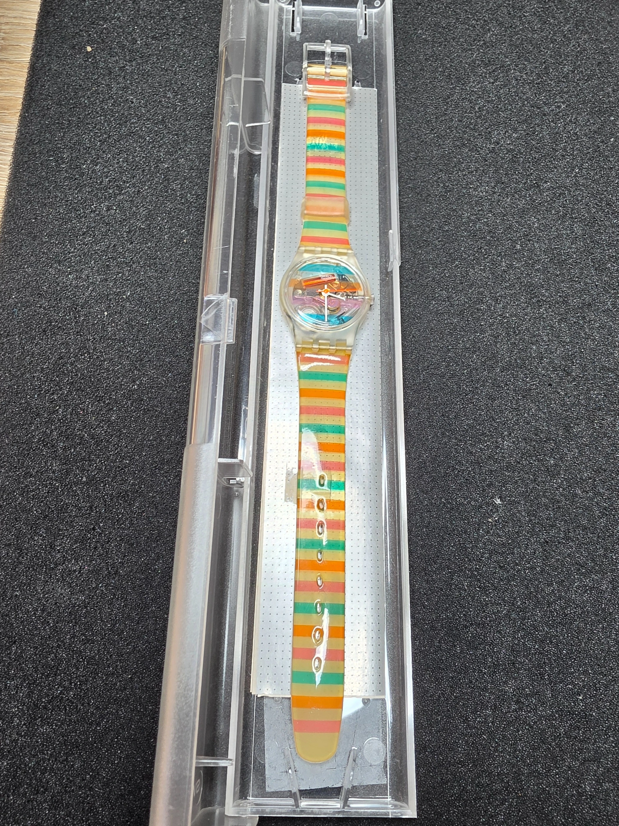 Swatch Lady Belvedere LK105 – 1987 – Very Good – Colorful Strap – view 2