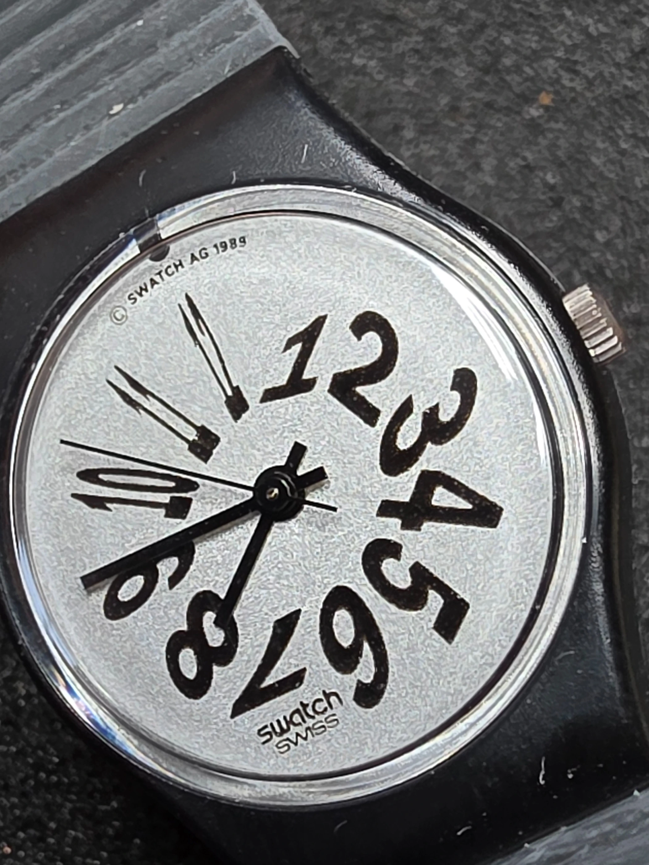 Swatch Lady Black Night LB127 – 1990 – NOS – Black Dial – view 4