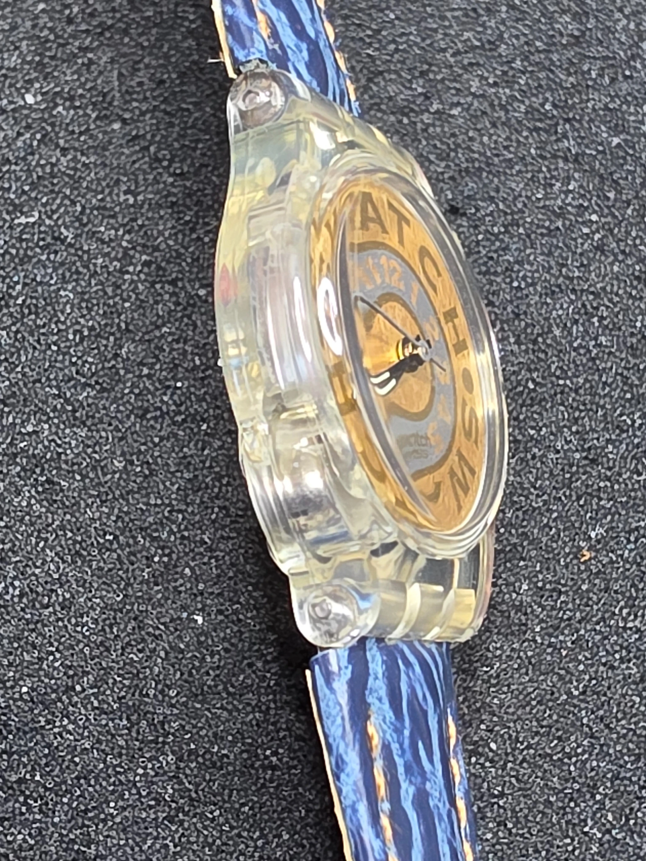 Swatch Lady Bleached LK139 – 1991 – NOS – Gold Dial – view 4