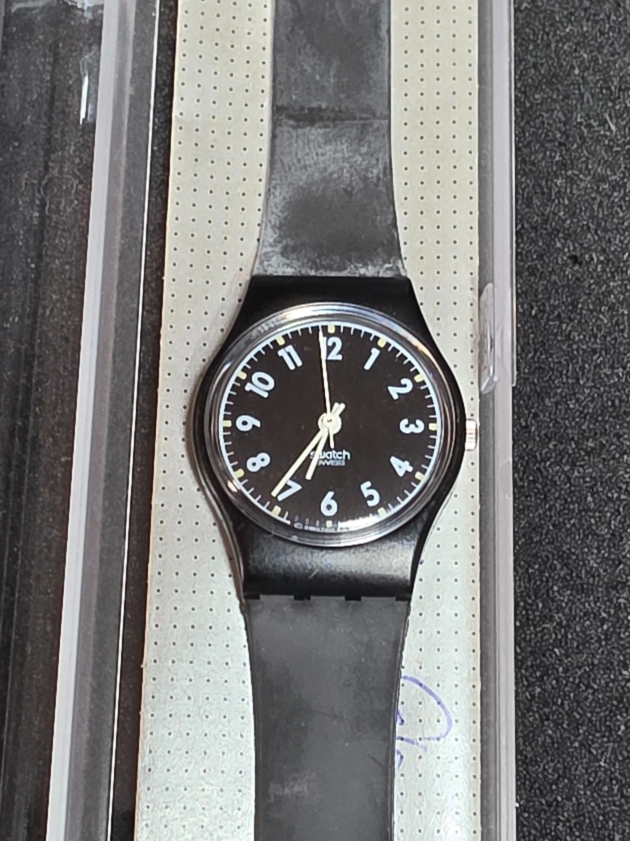 Swatch Lady Glame LB126 – 1990 – NOS – Black Dial