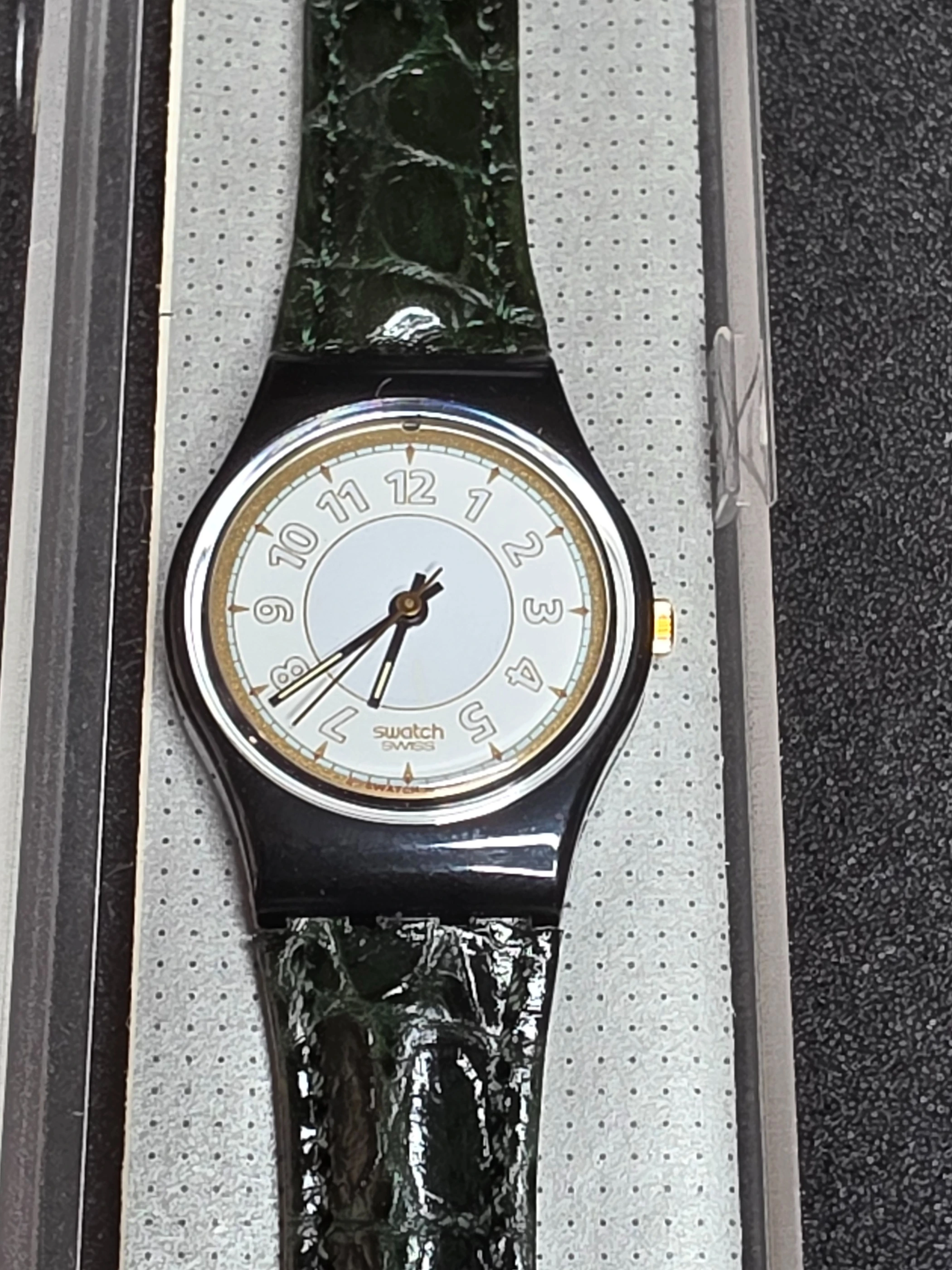 Swatch Lady Raissa LB13Q – 1992 – NOS – Unique Green Strap