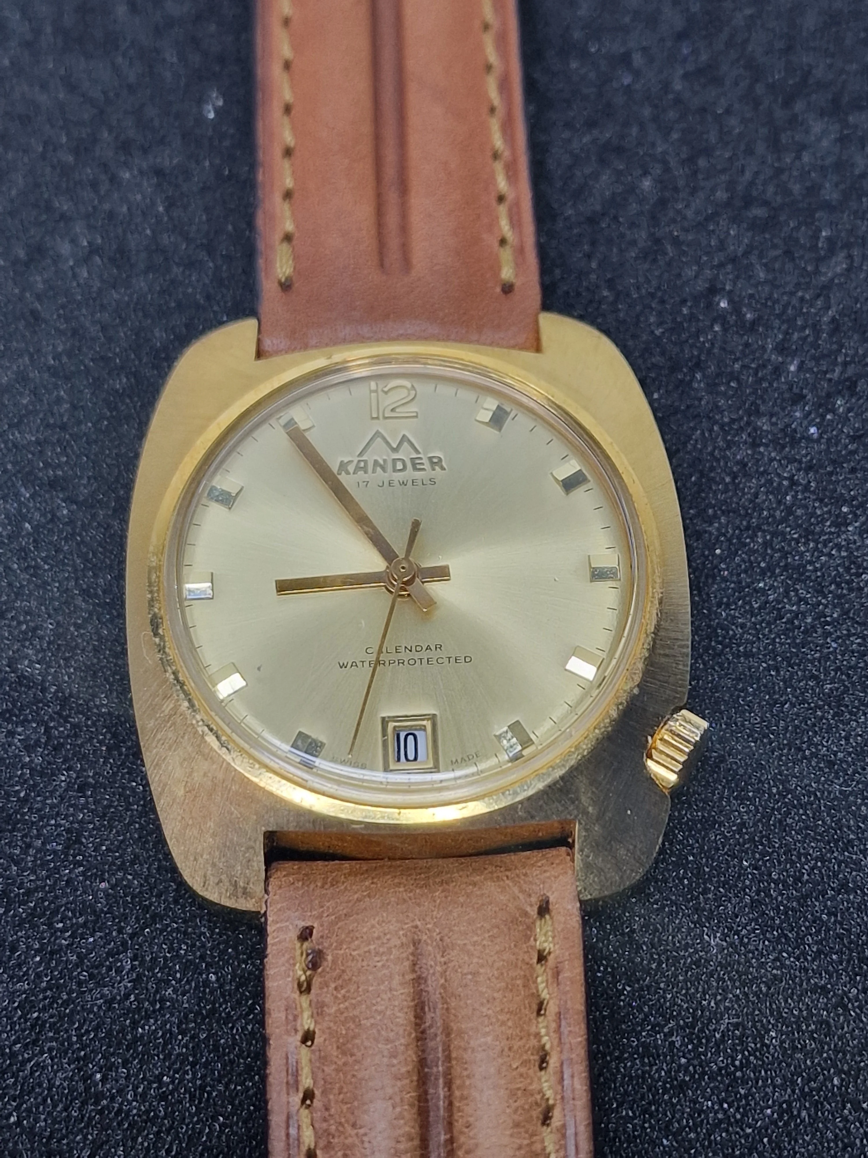 Unworn Vintage Calendar Watch "KANDER" – Swiss Made, Hand-Wound, 60s/70s, Ultra Slim