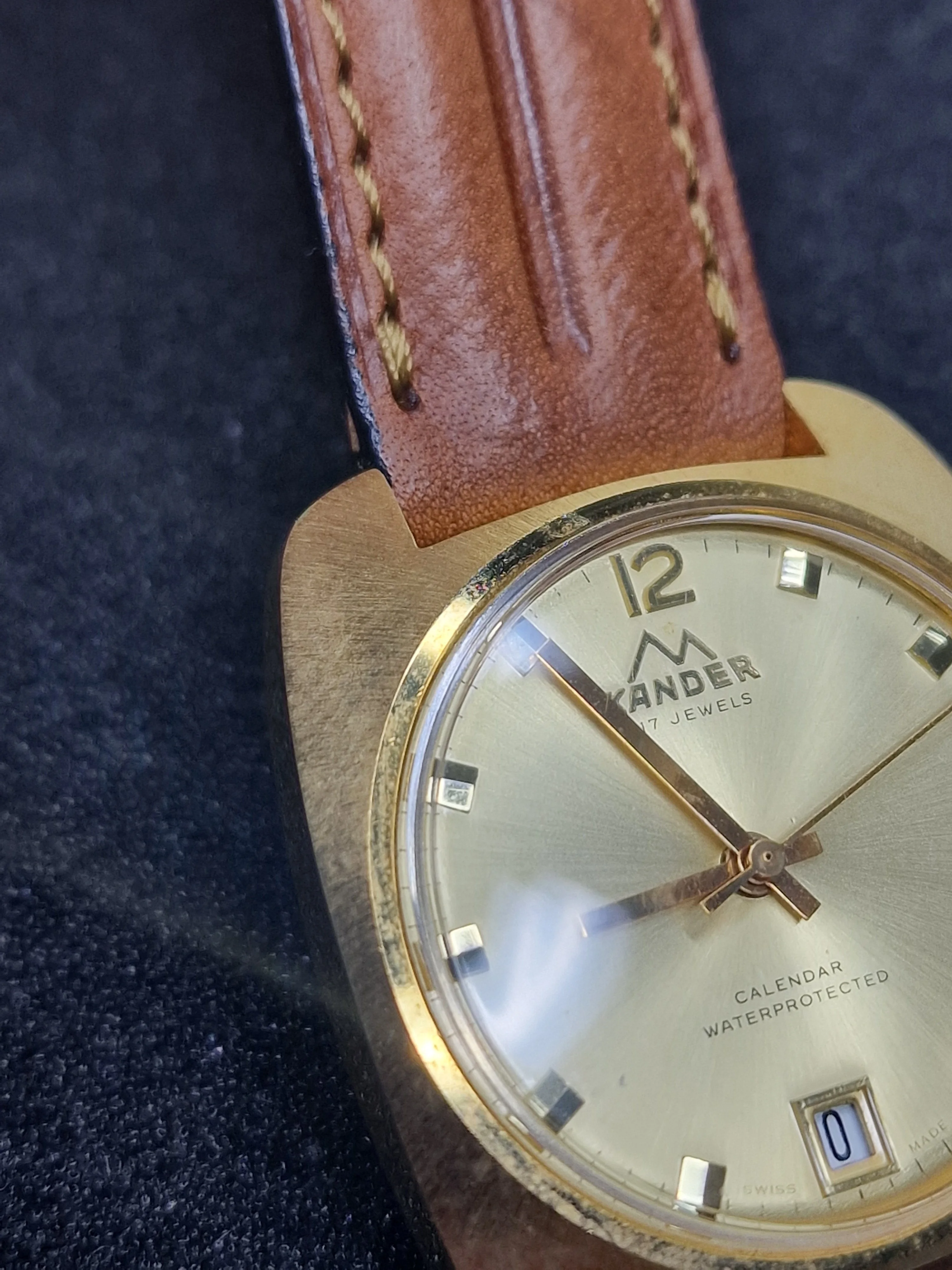 Unworn Vintage Calendar Watch "KANDER" – Swiss Made, Hand-Wound, 60s/70s, Ultra Slim 6