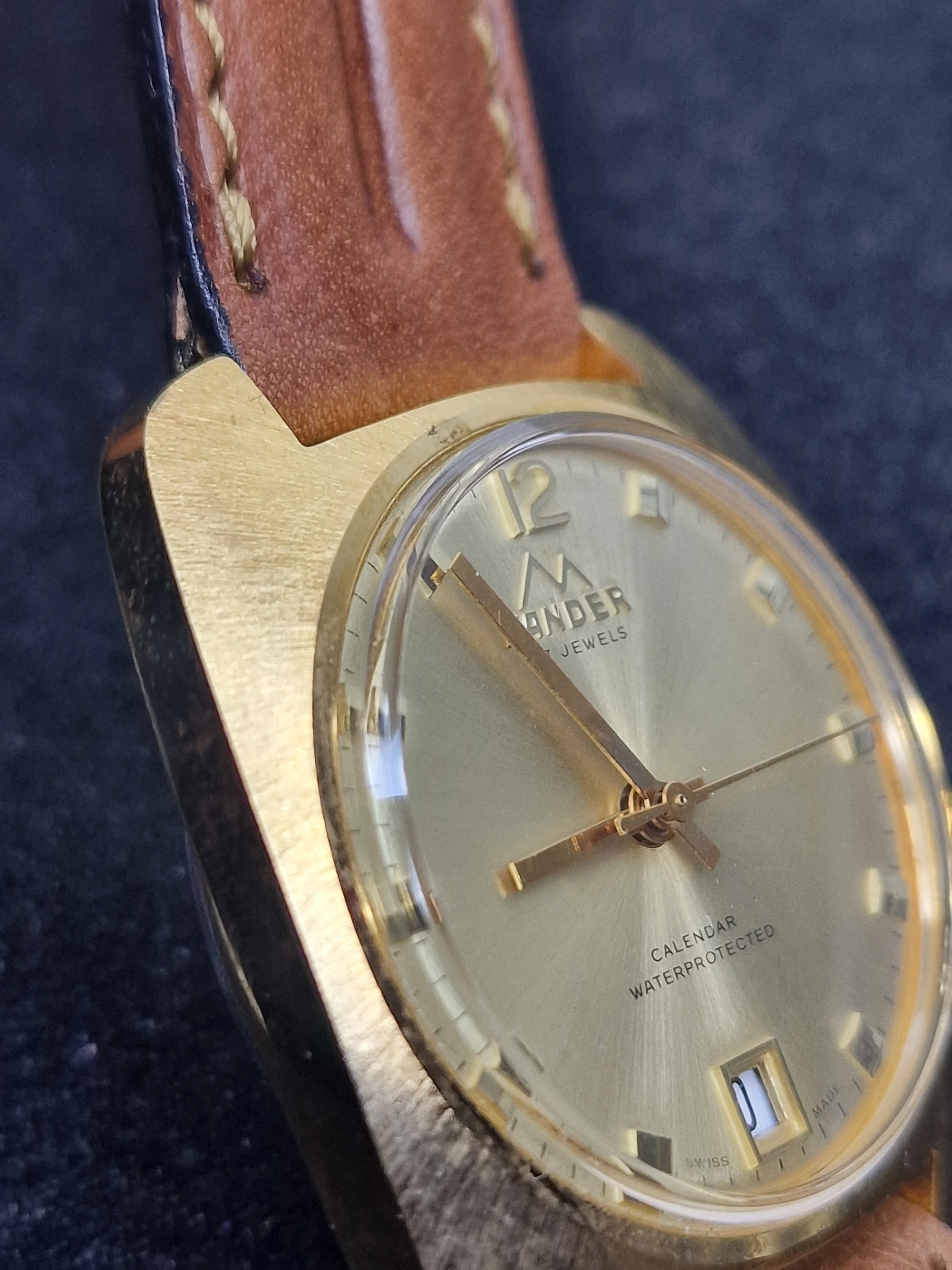 Unworn Vintage Calendar Watch "KANDER" – Swiss Made, Hand-Wound, 60s/70s, Ultra Slim 7